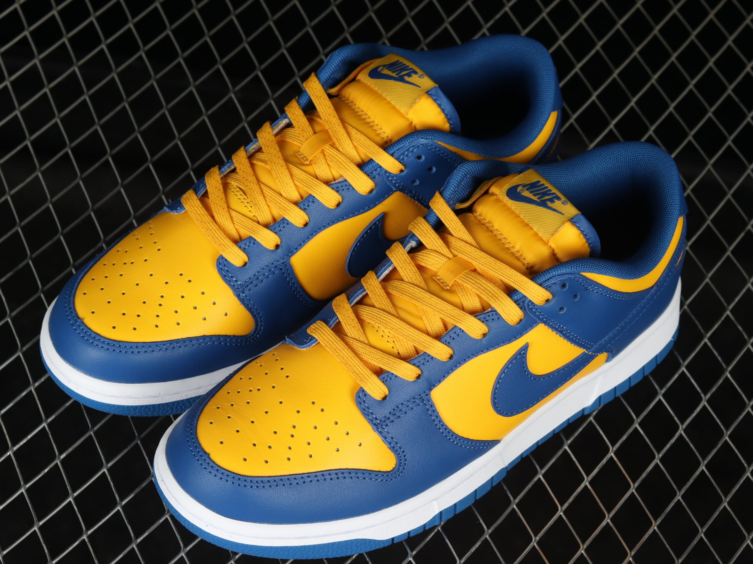 Nike Dunk Low UCLA