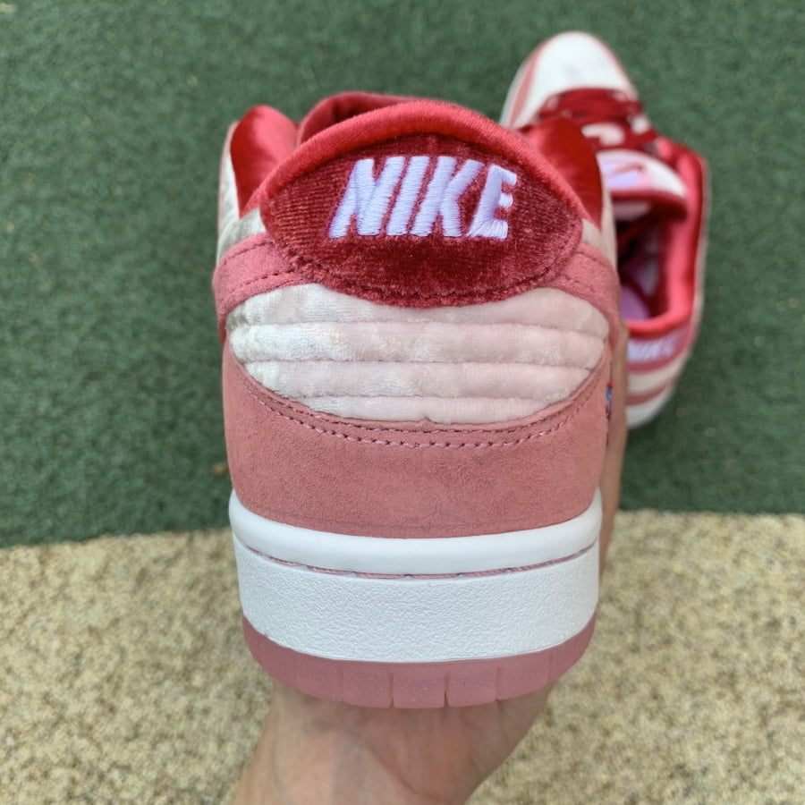 Nike SB Dunk Low StrangeLove Skateboards (Special Box)