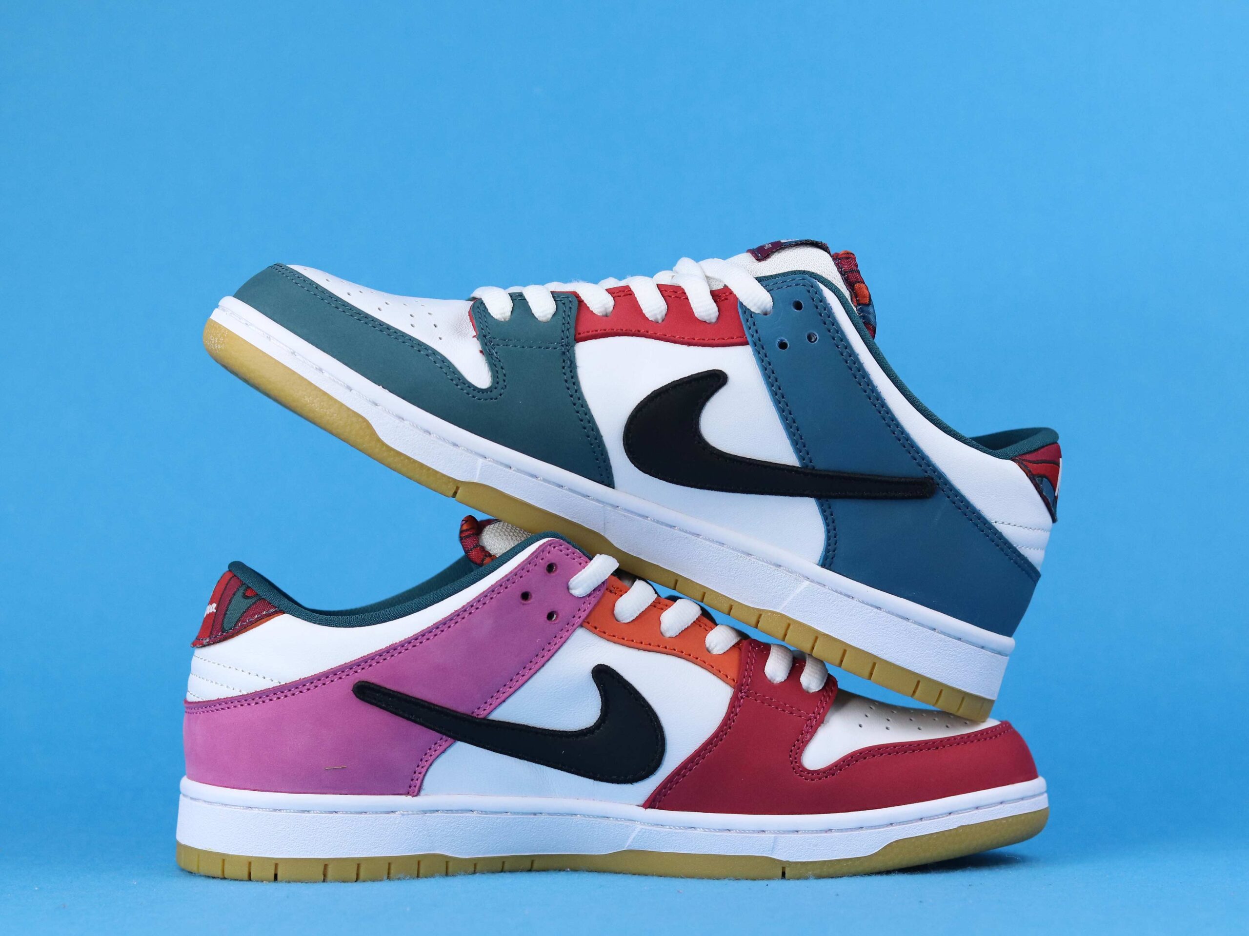 Nike Dunk SB Low Pro QS Parra (Friends   Family) (2021)