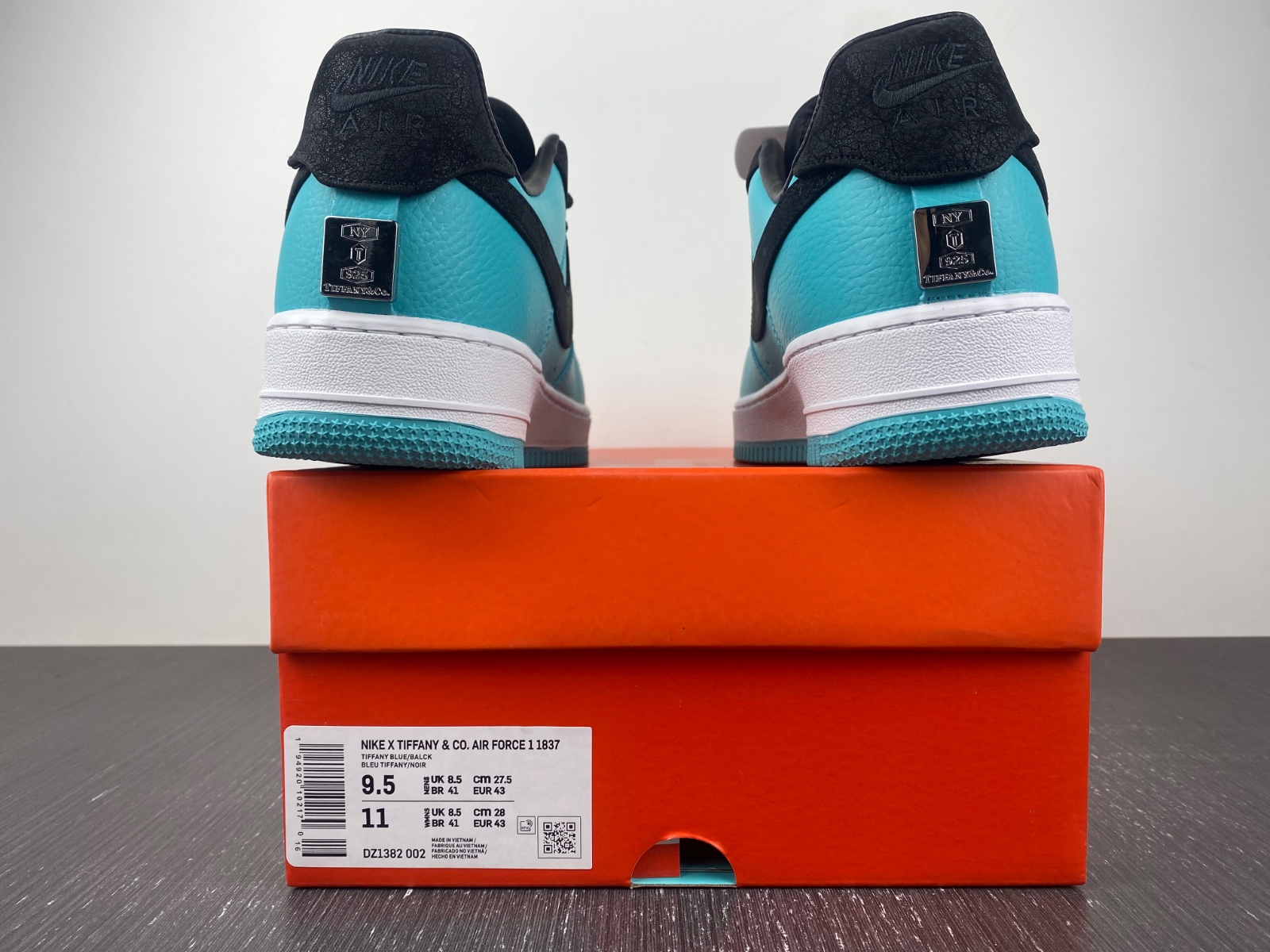 Tiffany   Co. x Nike Air Force 1 Friends and Family