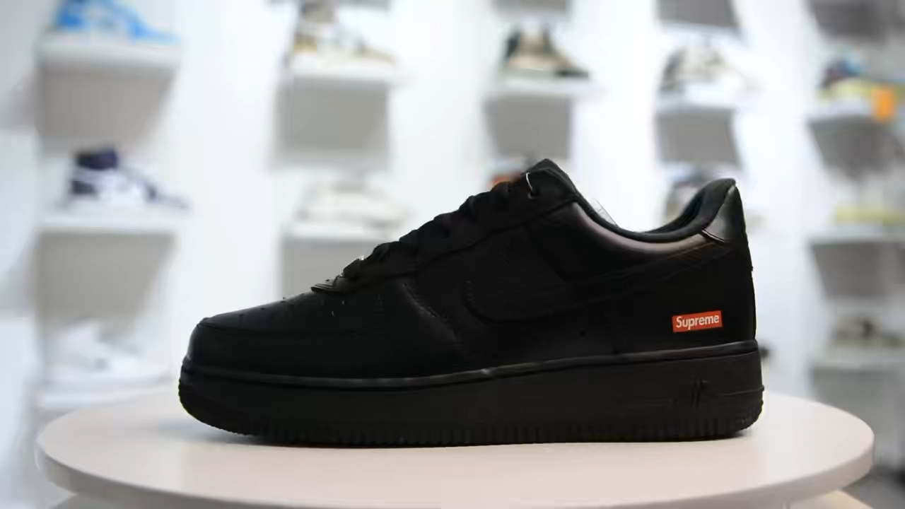 Nike Air Force 1 Low Supreme Black