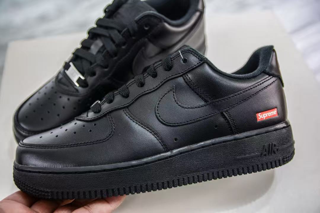 Nike Air Force 1 Low Supreme Black