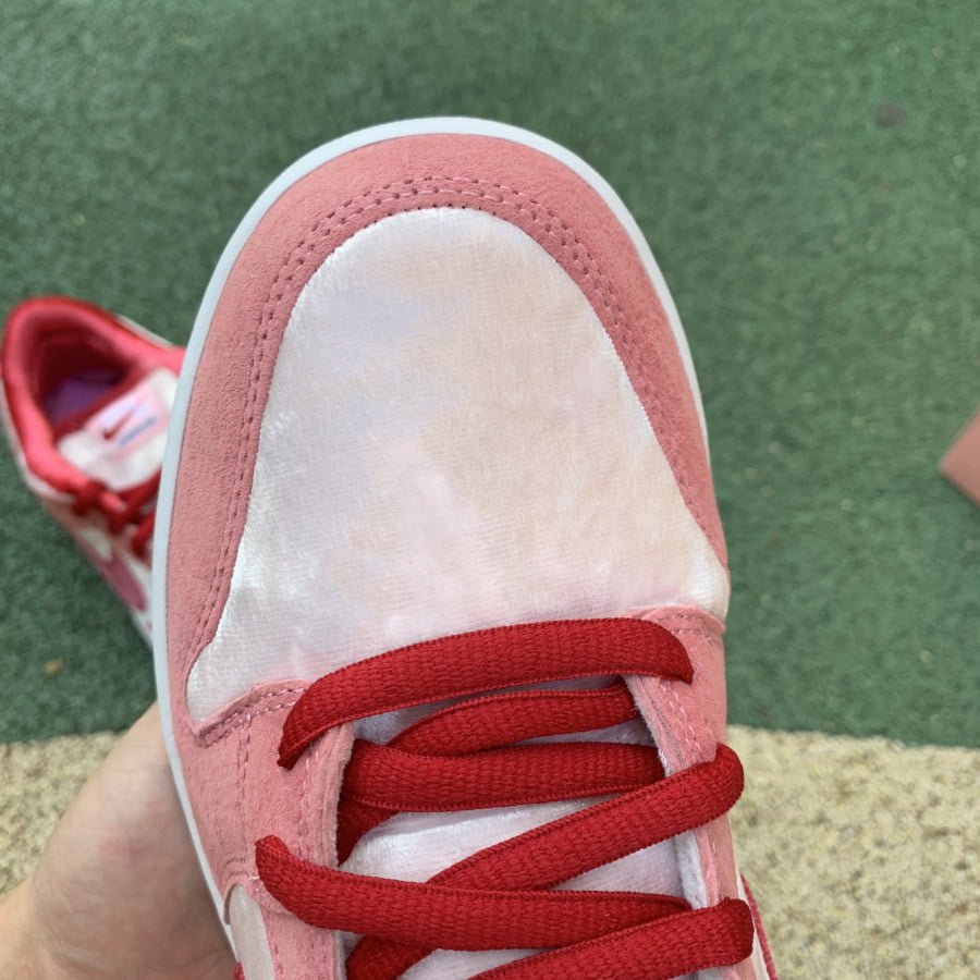 Nike SB Dunk Low StrangeLove Skateboards (Special Box)