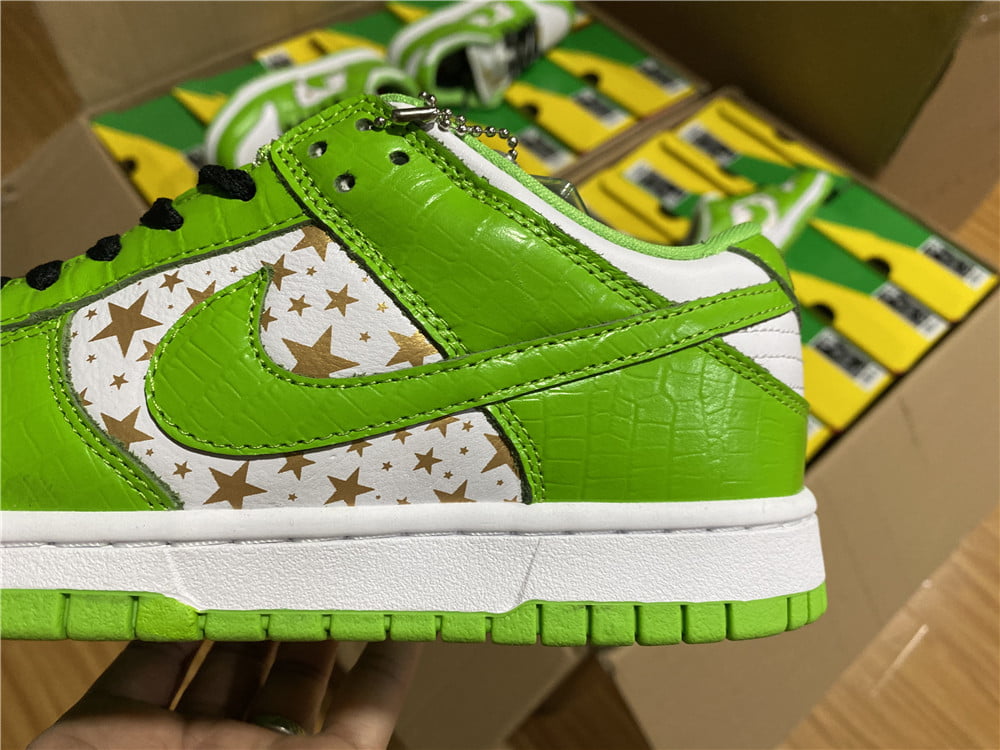 Supreme x Nike SB Dunk Low Mean Green