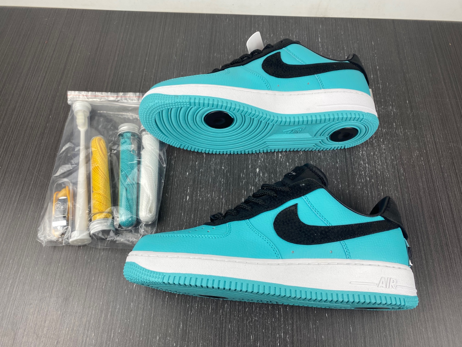 Tiffany   Co. x Nike Air Force 1 Friends and Family