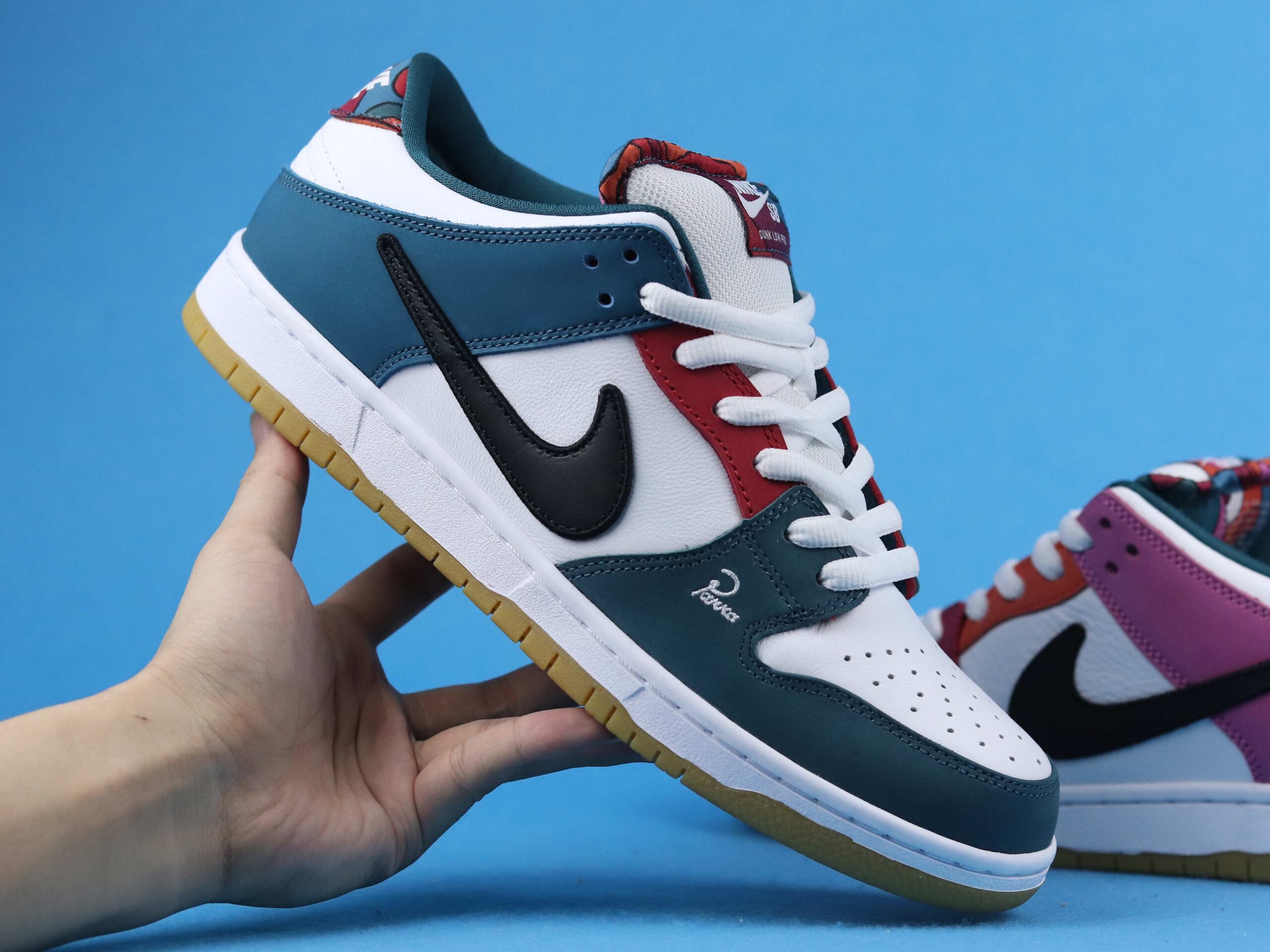 Nike Dunk SB Low Pro QS Parra (Friends   Family) (2021)