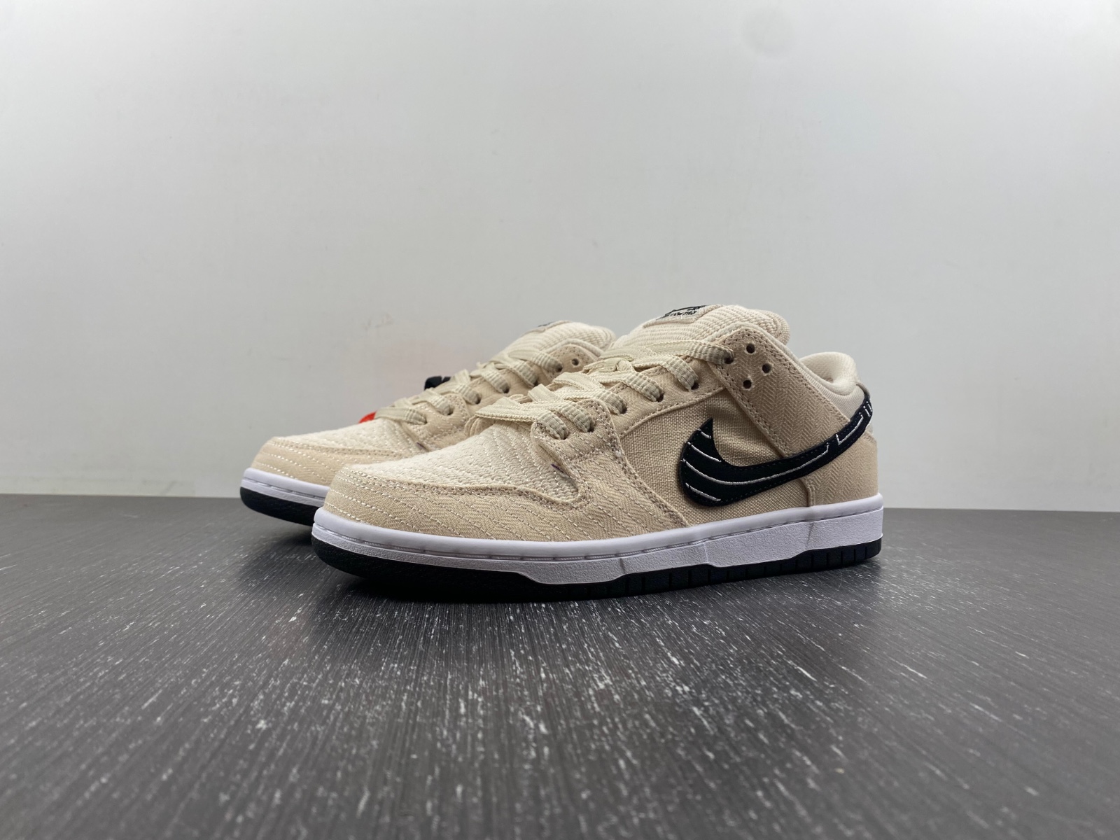 Albino   Preto x Nike Dunk SB Low