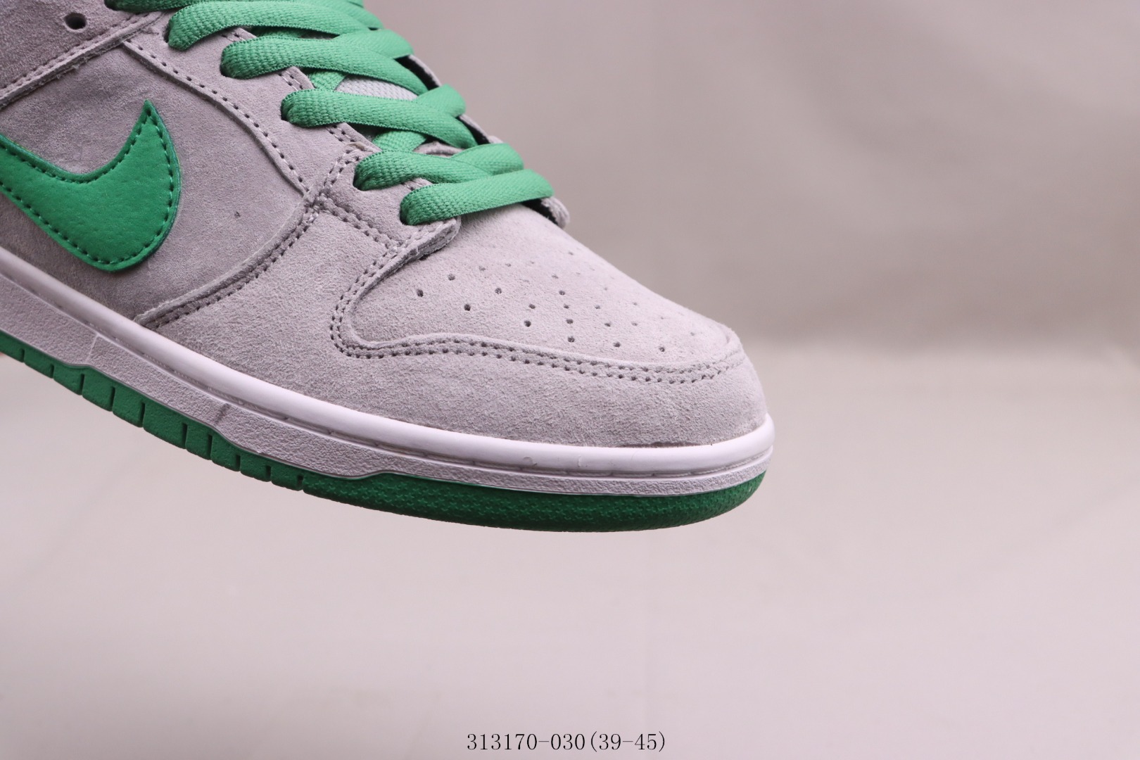 Nike SB Dunk Low Medusa