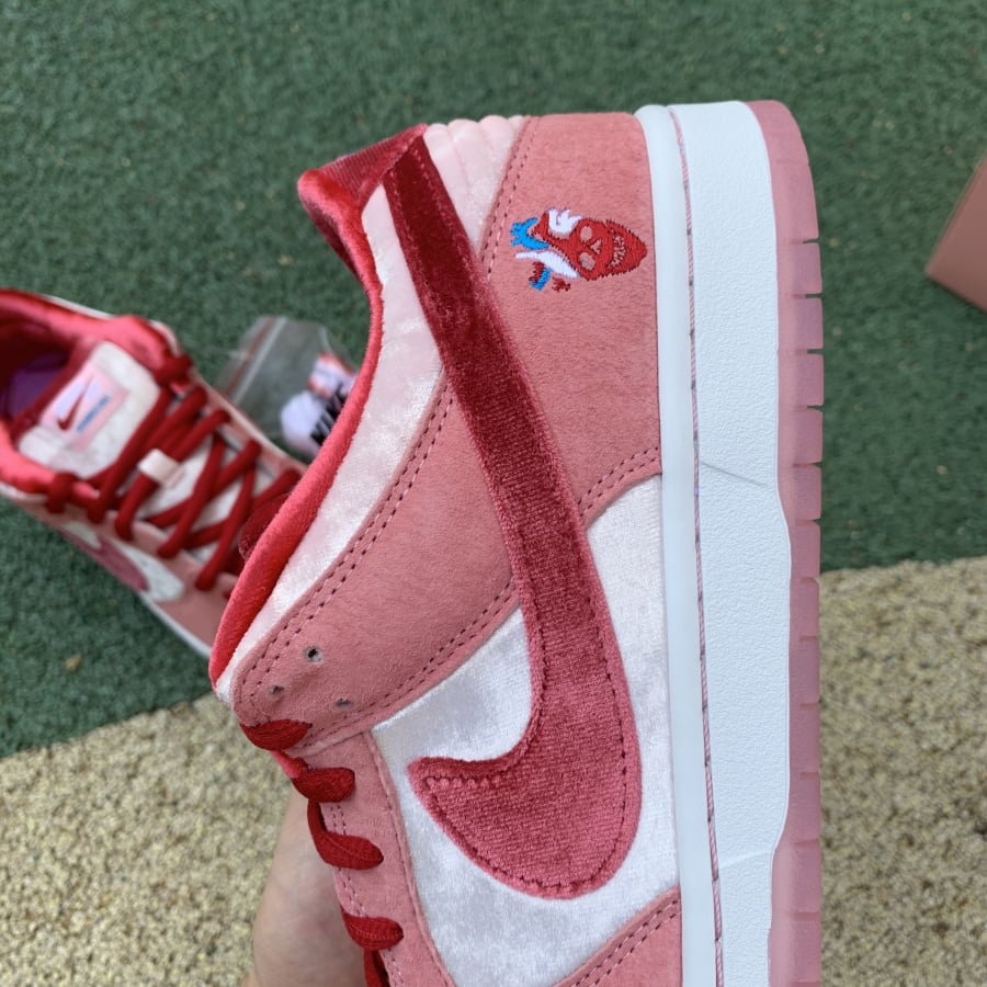 Nike SB Dunk Low StrangeLove Skateboards (Special Box)