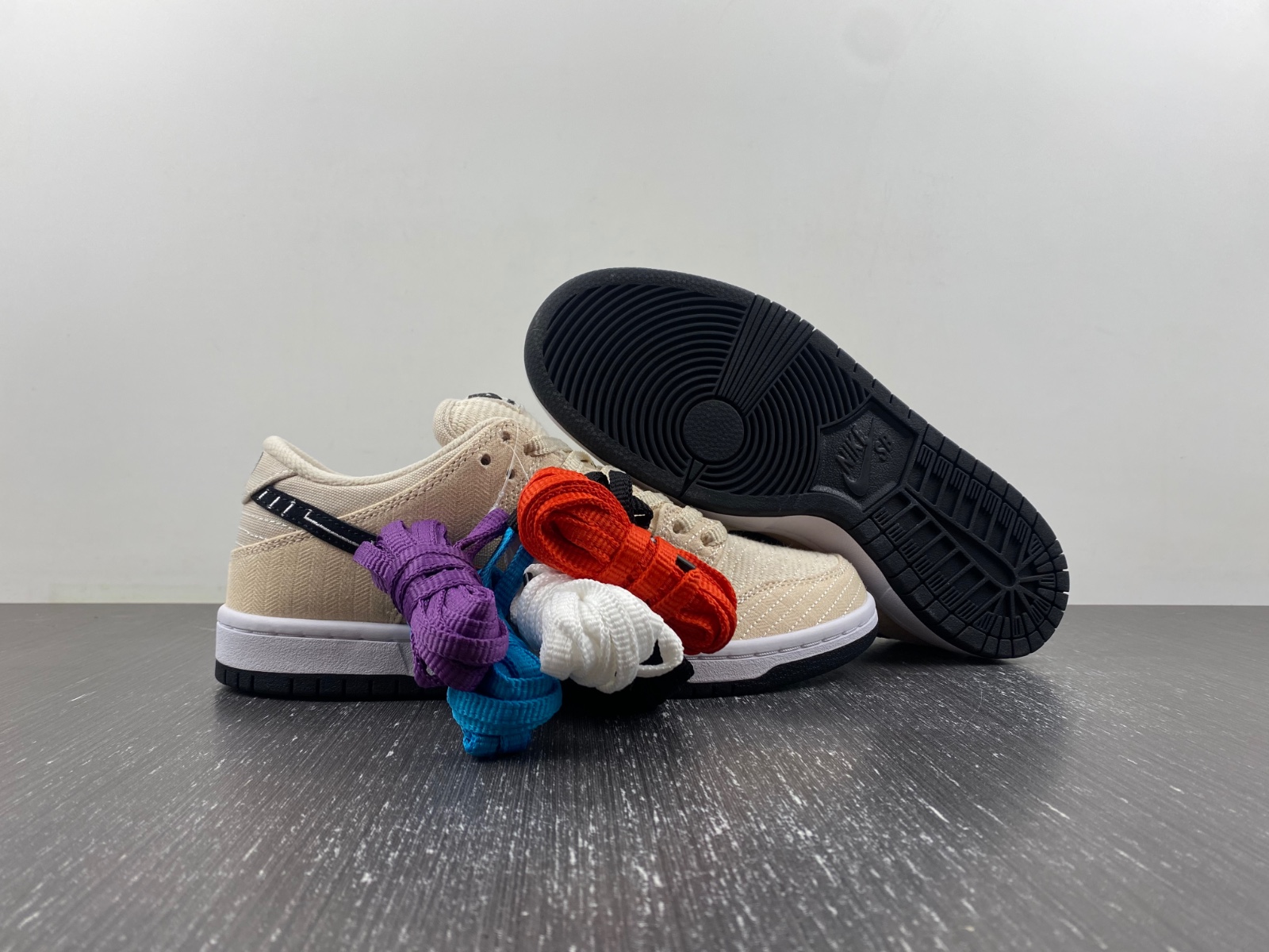 Albino   Preto x Nike Dunk SB Low