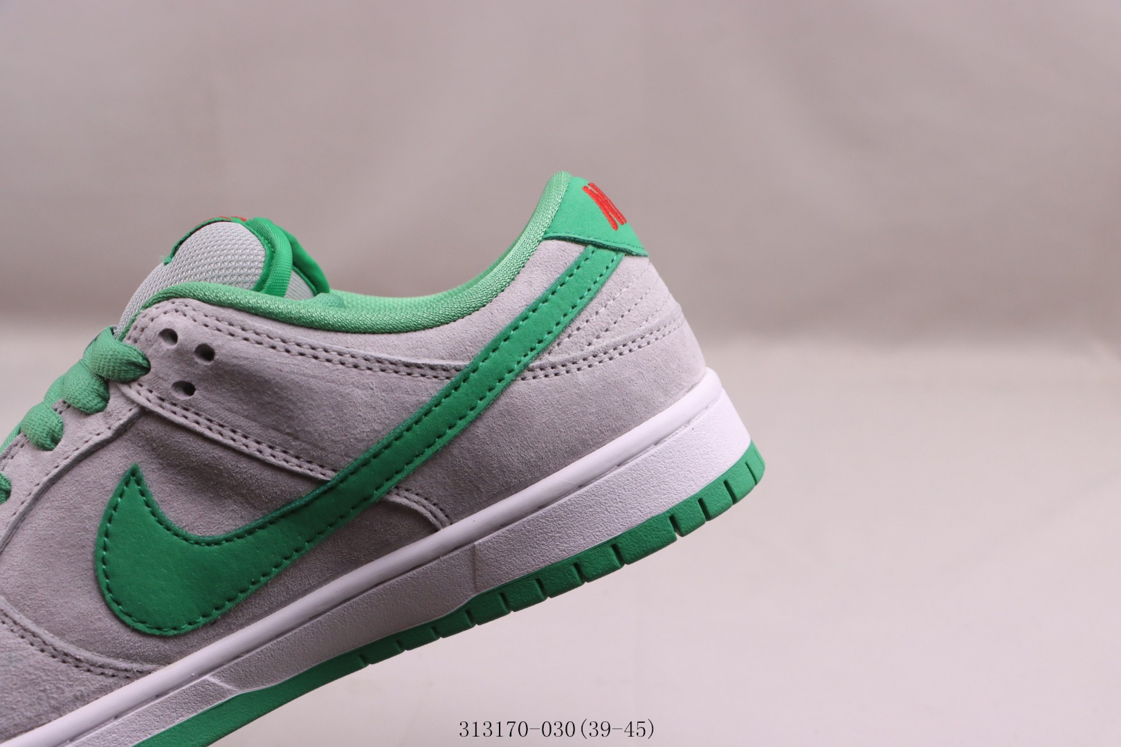 Nike SB Dunk Low Medusa