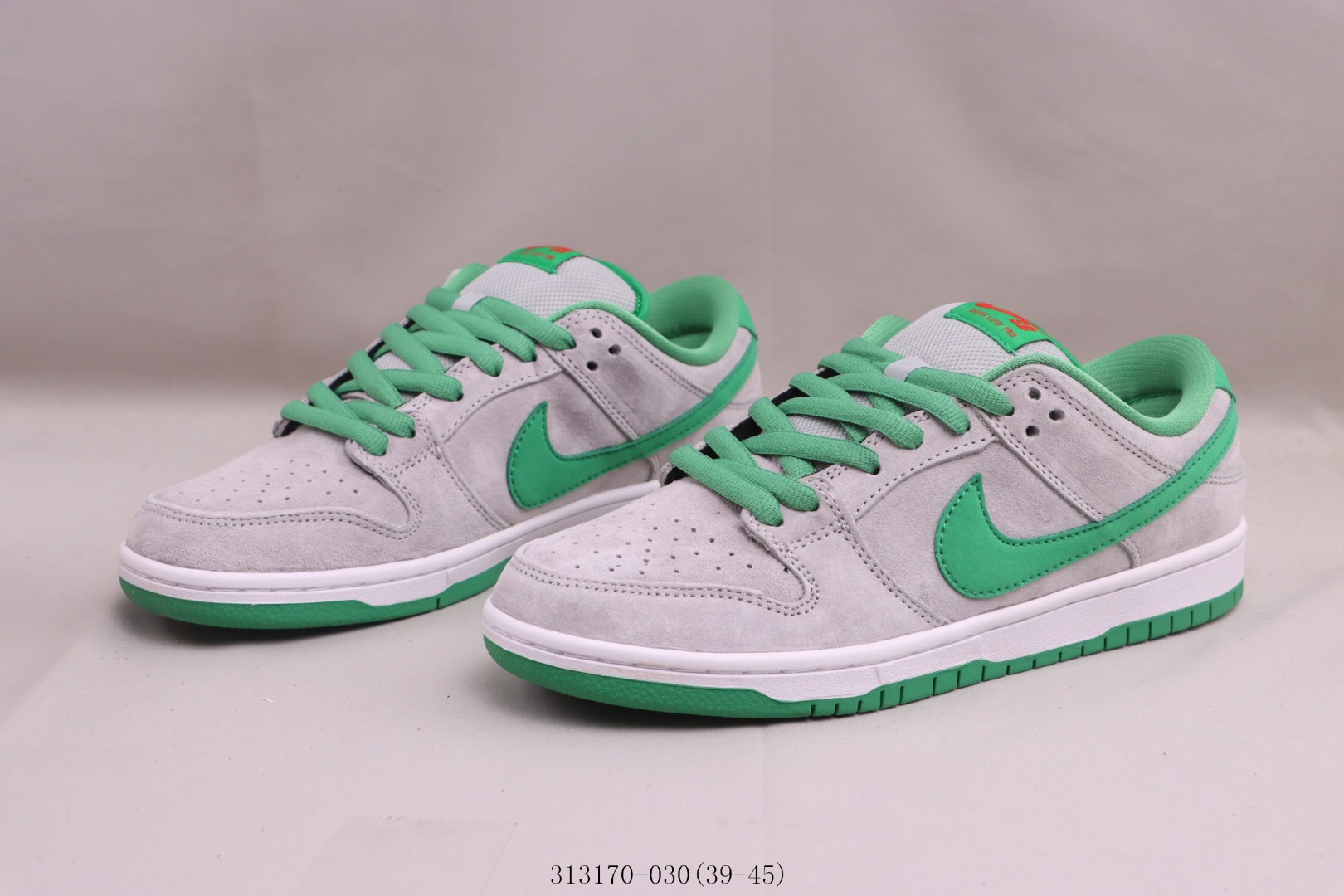Nike SB Dunk Low Medusa