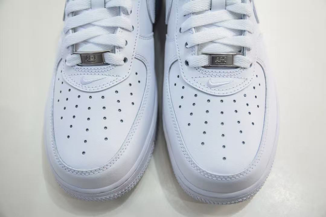 Nike Air Force 1 Low Supreme White