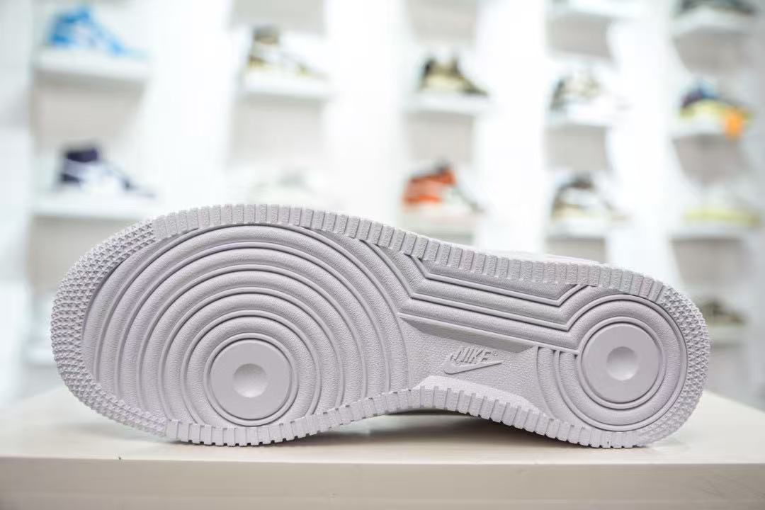 Nike Air Force 1 Low Supreme White