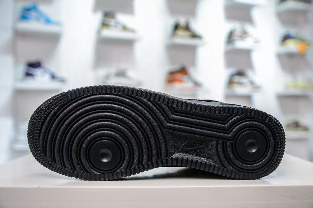 Nike Air Force 1 Low Supreme Black