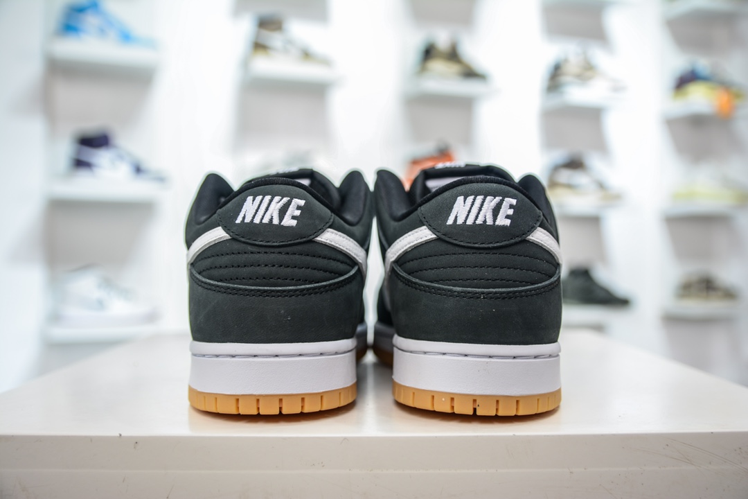 Nike SB Dunk Low Pro Black Gum