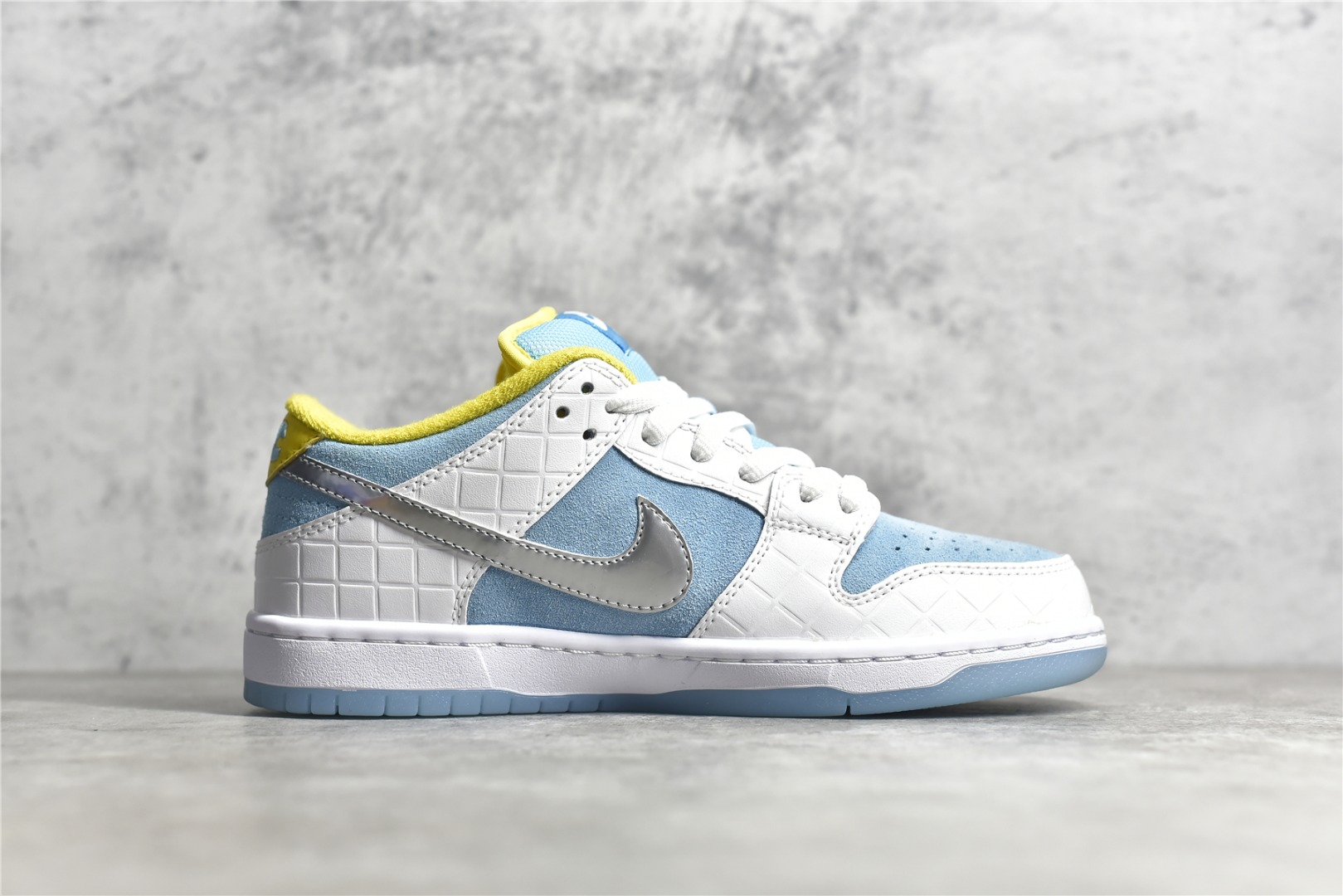 Nike SB Dunk Low FTC Lagoon Pulse