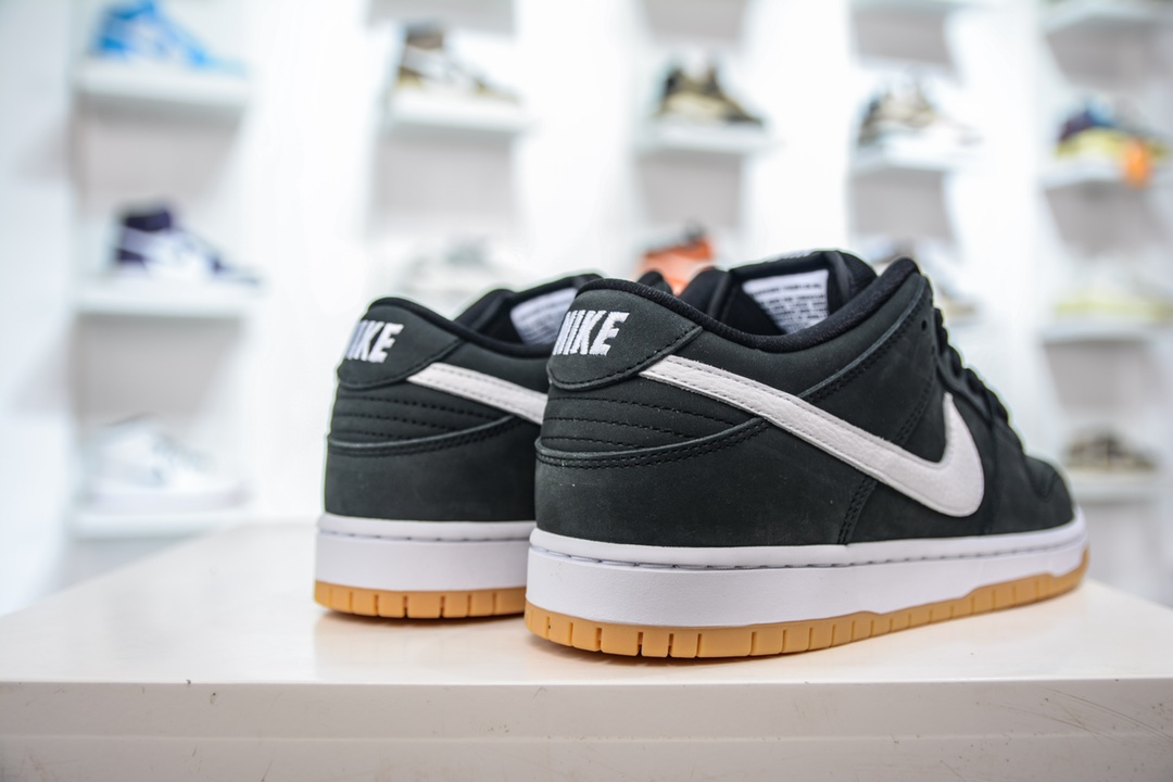 Nike SB Dunk Low Pro Black Gum