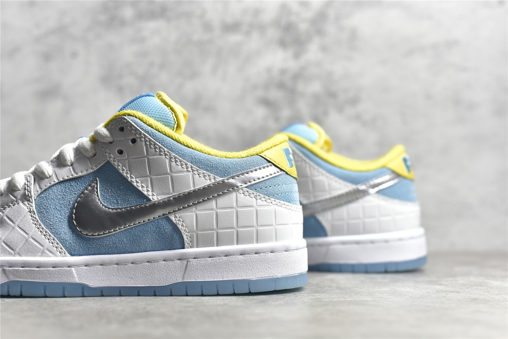 Nike SB Dunk Low FTC Lagoon Pulse