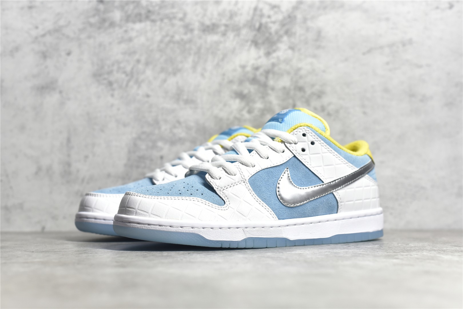 Nike SB Dunk Low FTC Lagoon Pulse