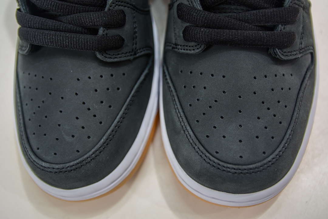 Nike SB Dunk Low Pro Black Gum