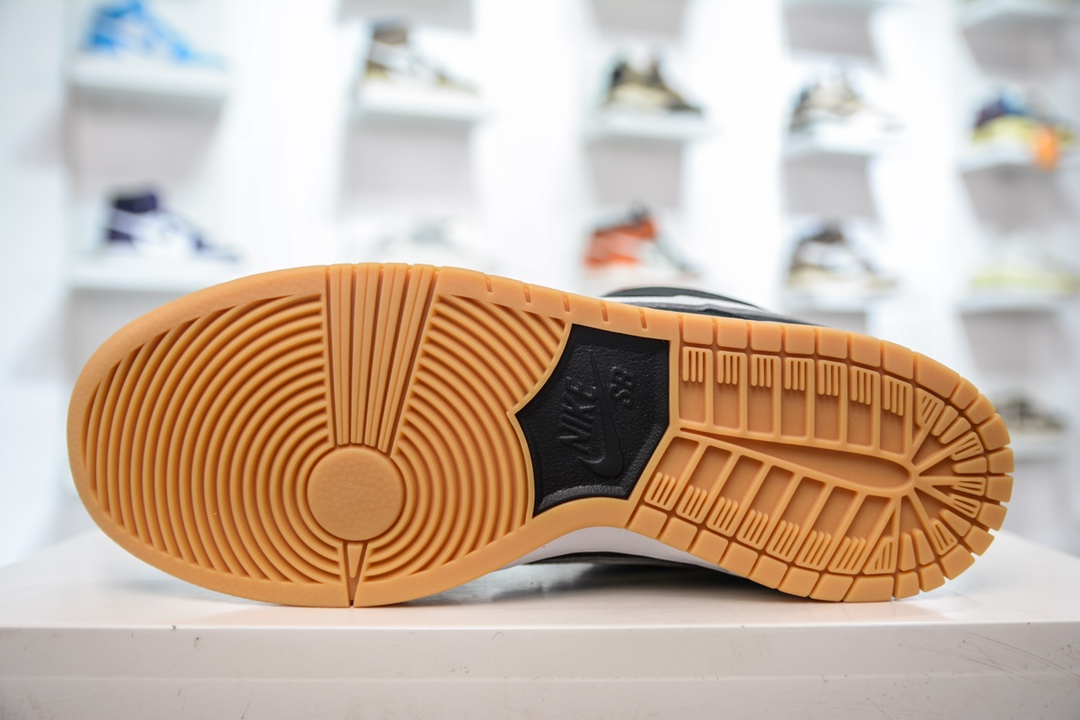 Nike SB Dunk Low Pro Black Gum