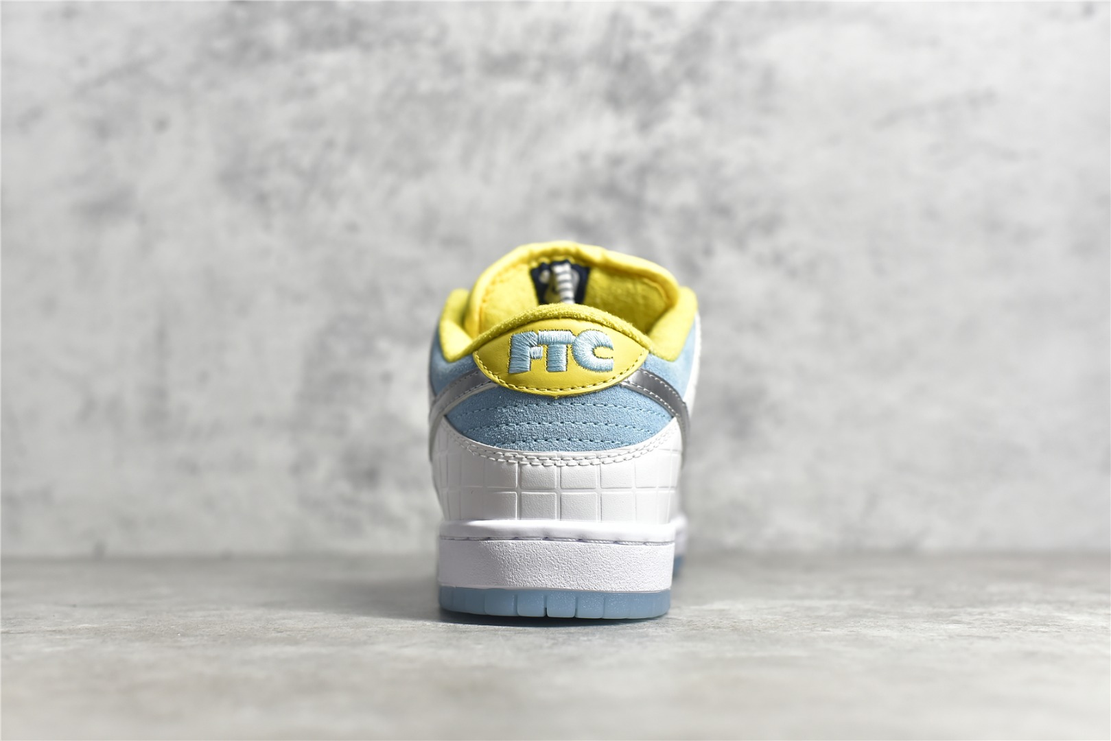 Nike SB Dunk Low FTC Lagoon Pulse