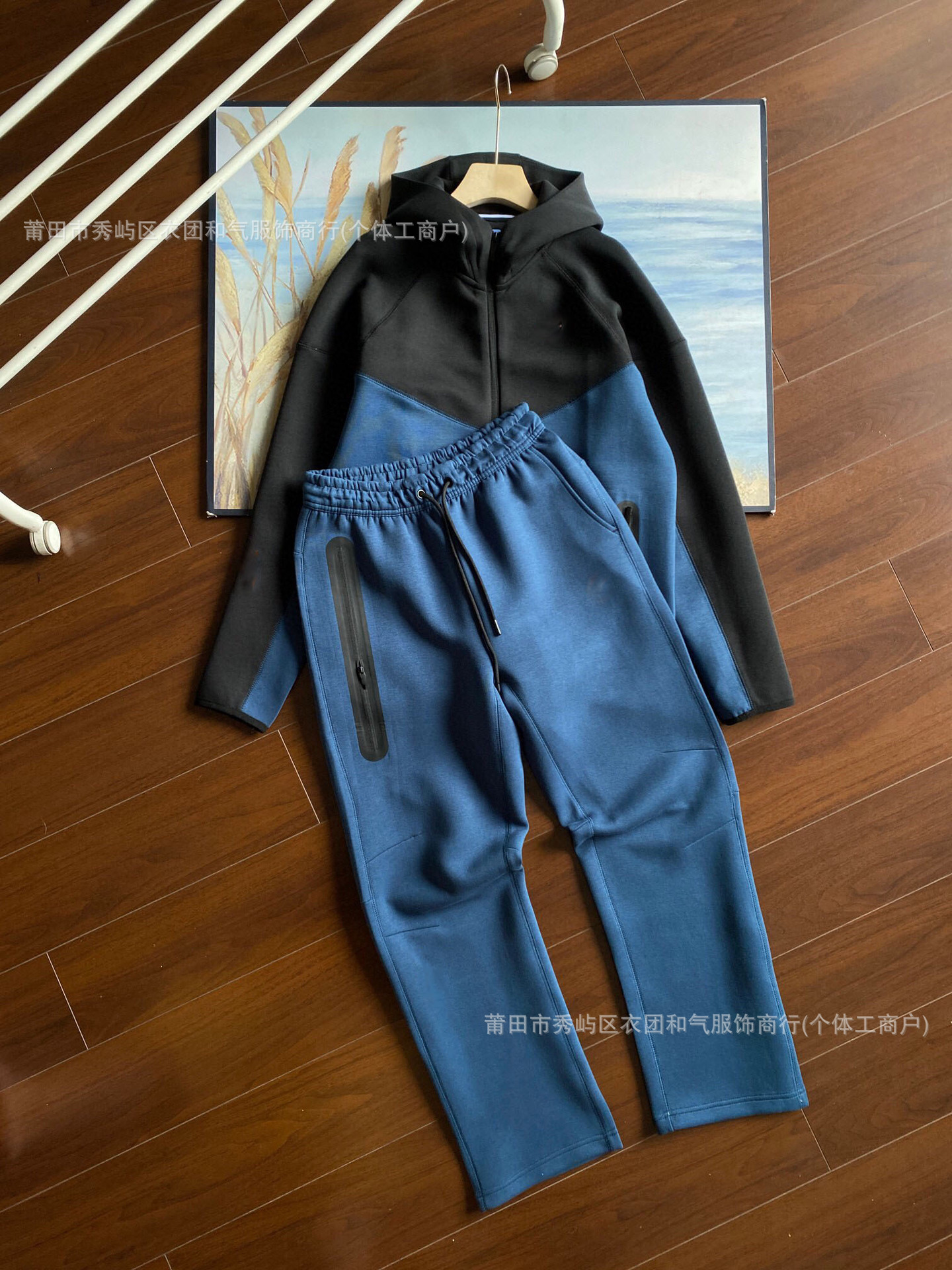 Hooded Jacket and Sweatpants Set N