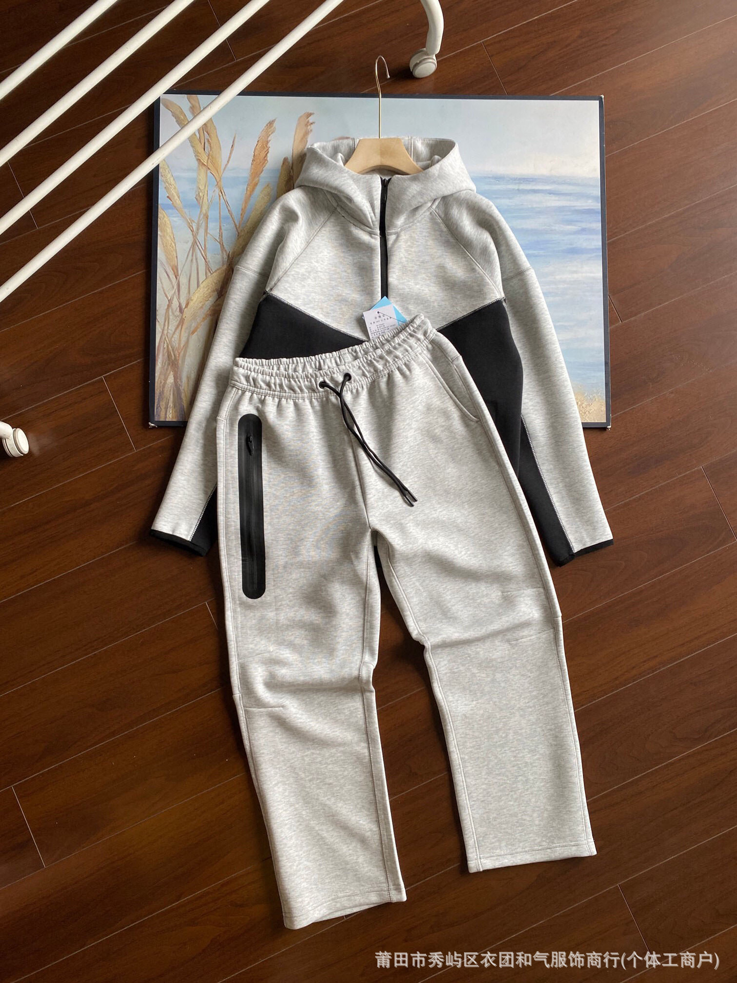 Hooded Jacket and Sweatpants Set N
