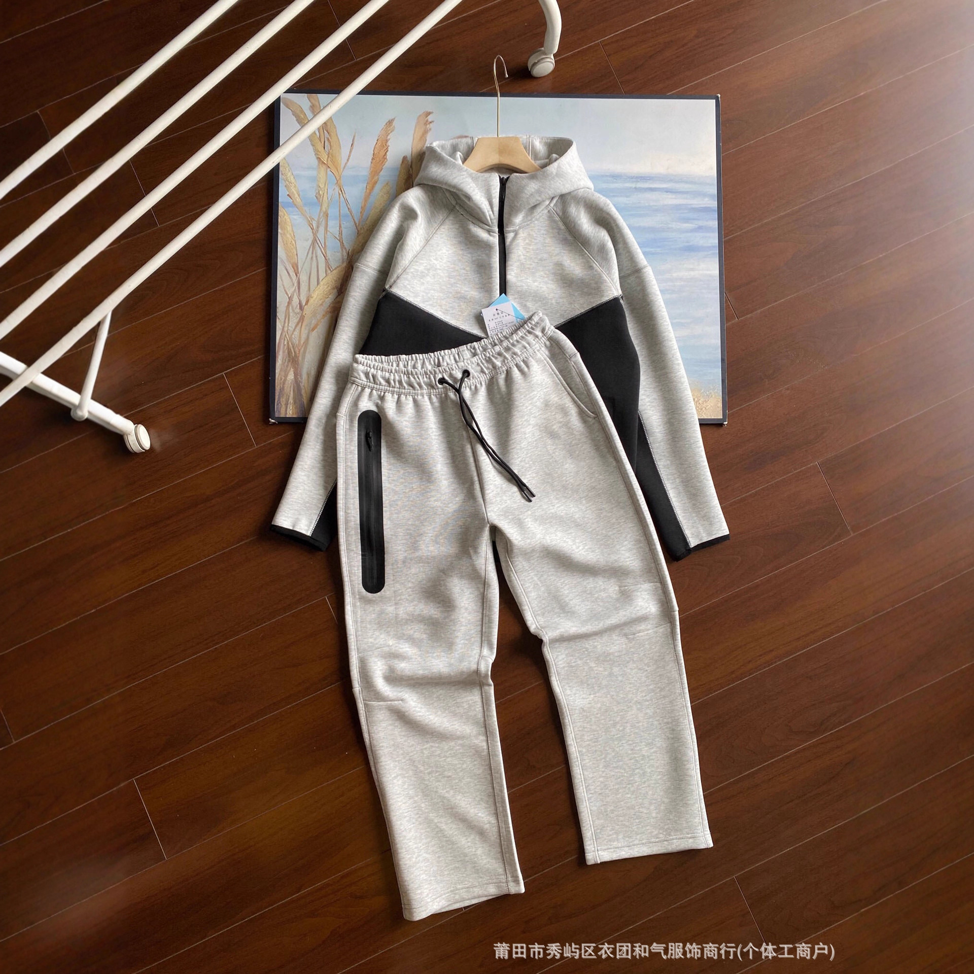 Hooded Jacket and Sweatpants Set N