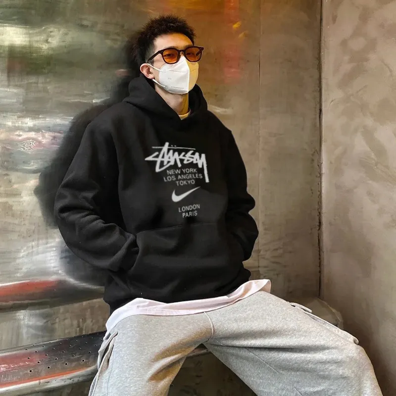 STÜSSY