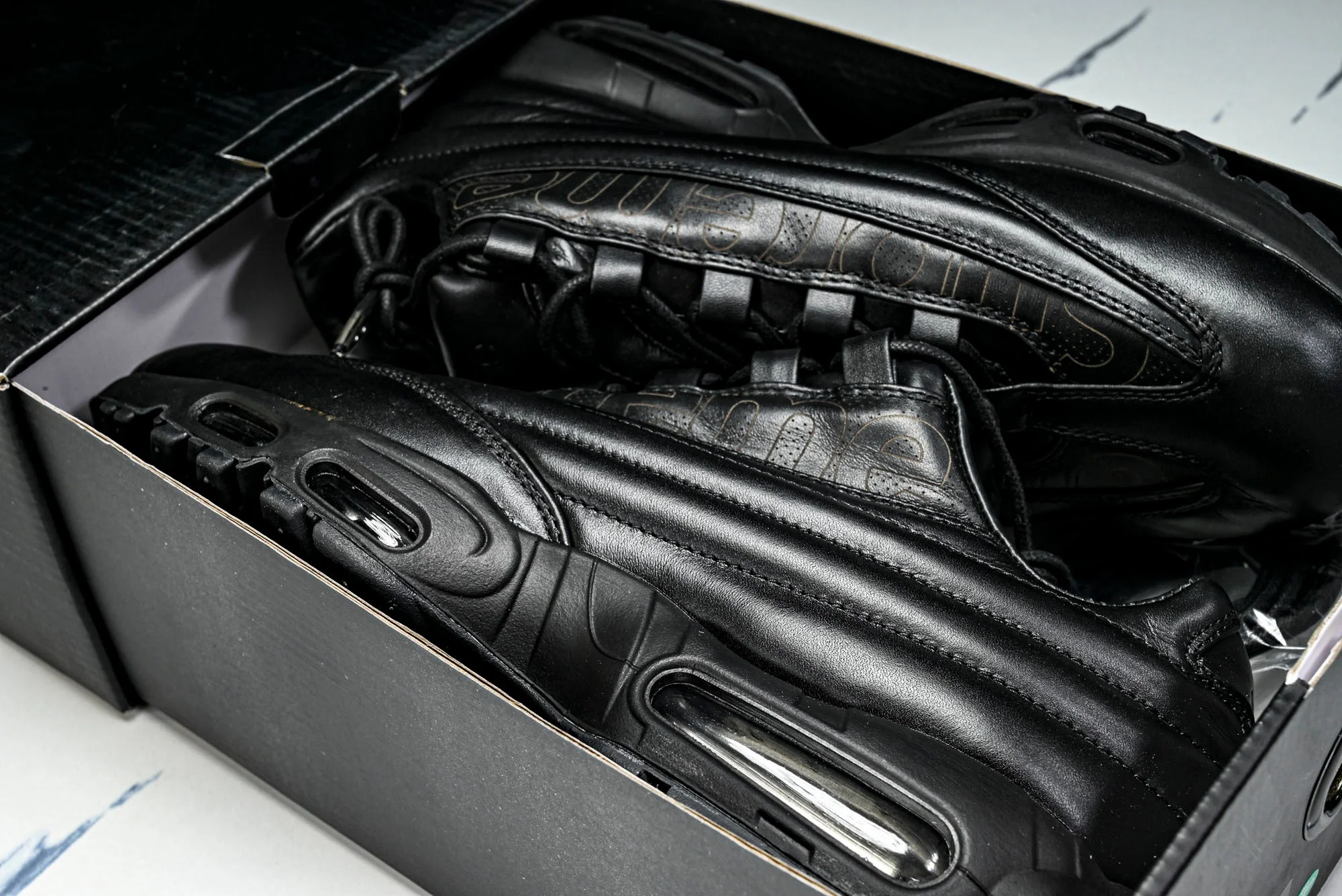 Supreme x AM95 Lux 'Black'