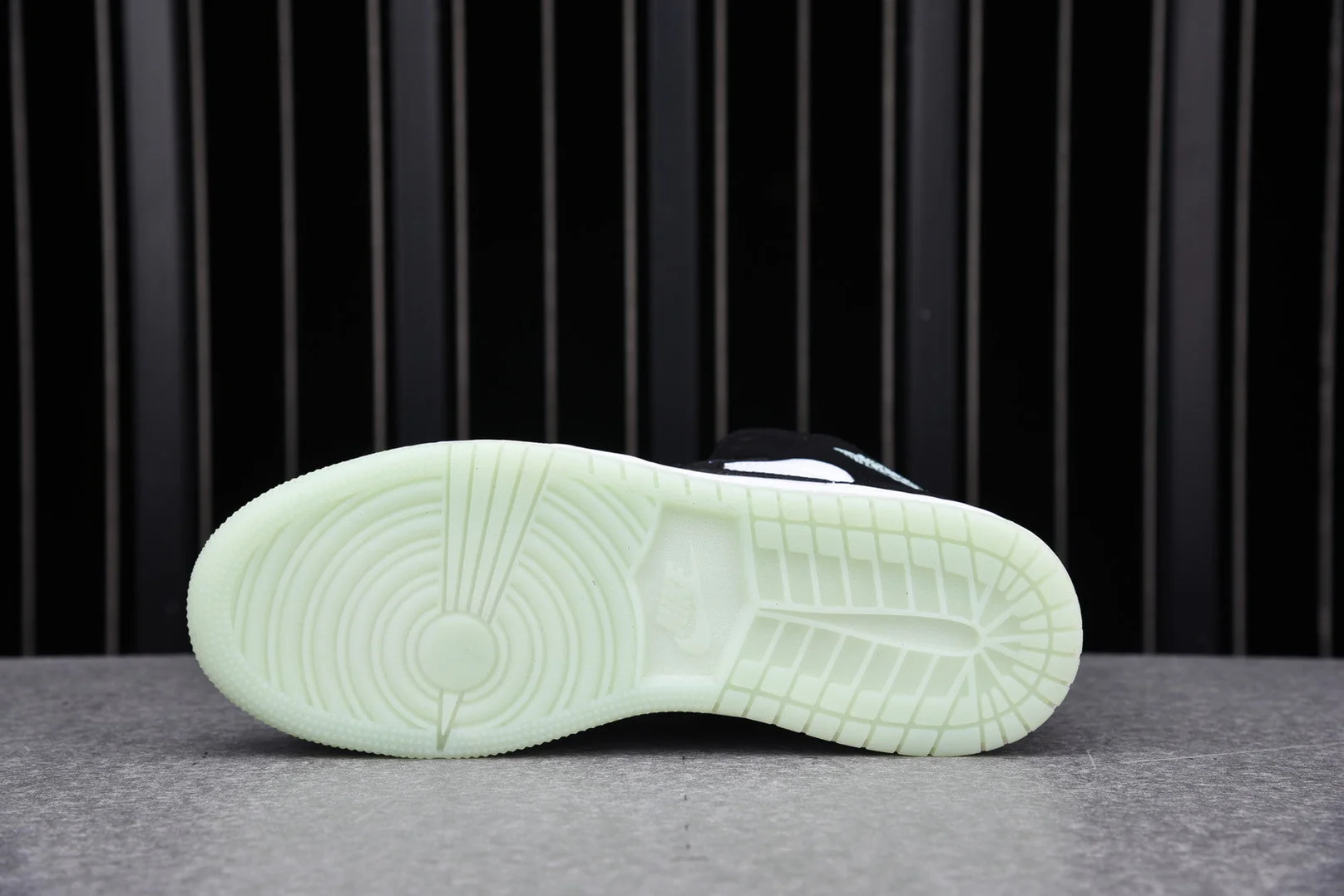 AJ1 Mid SE GS 'Glow in the Dark Panda'