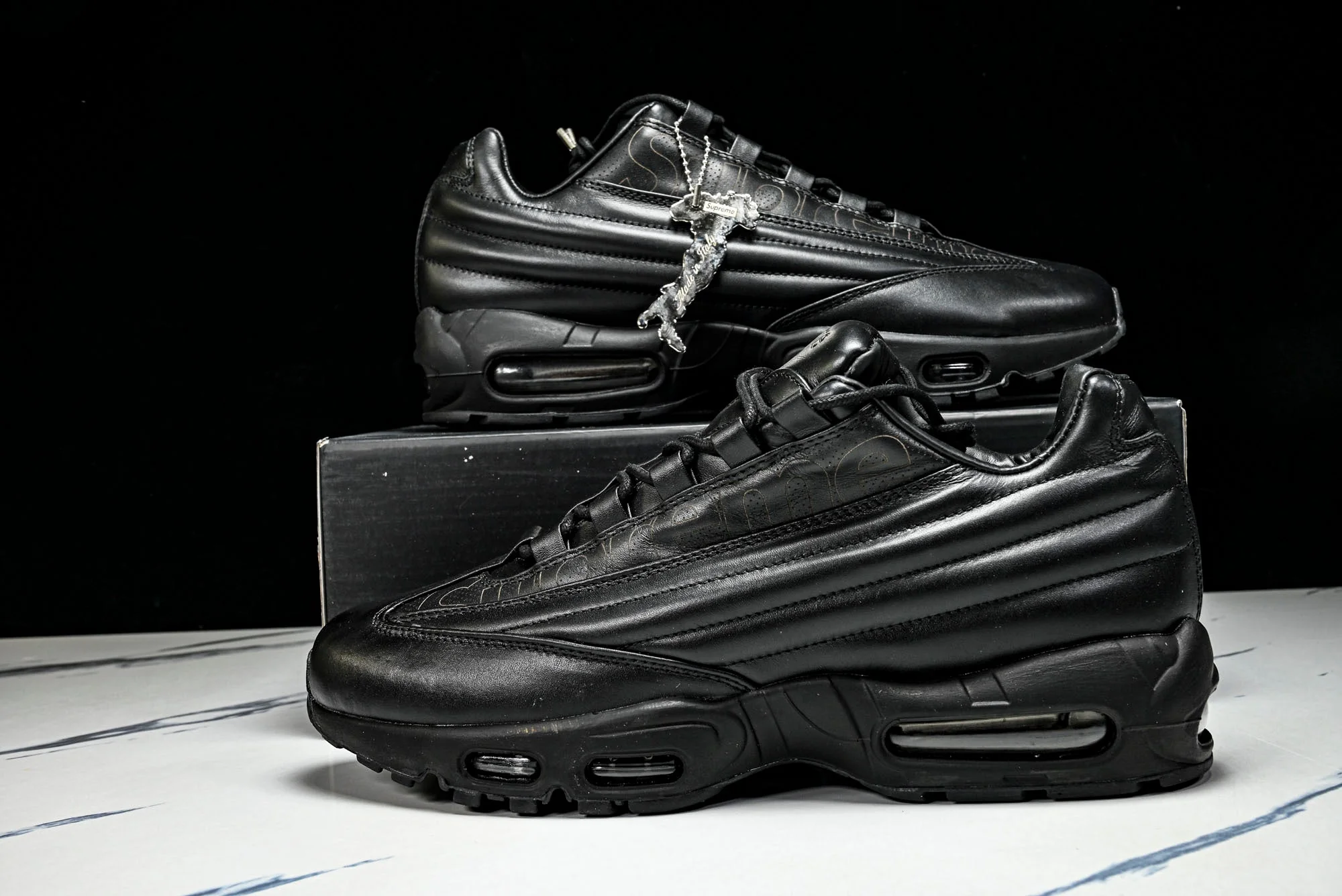 Supreme x AM95 Lux 'Black'