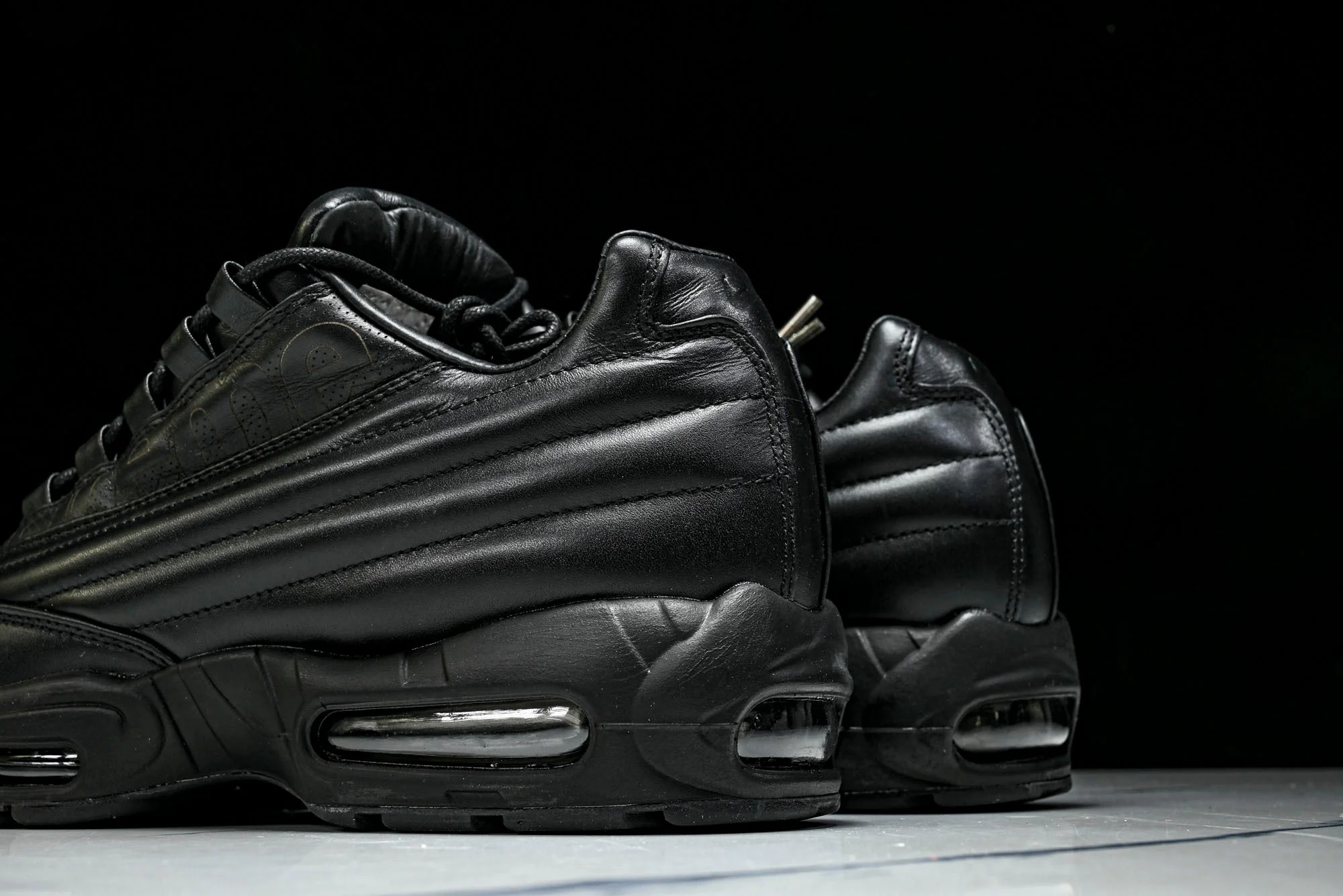 Supreme x AM95 Lux 'Black'