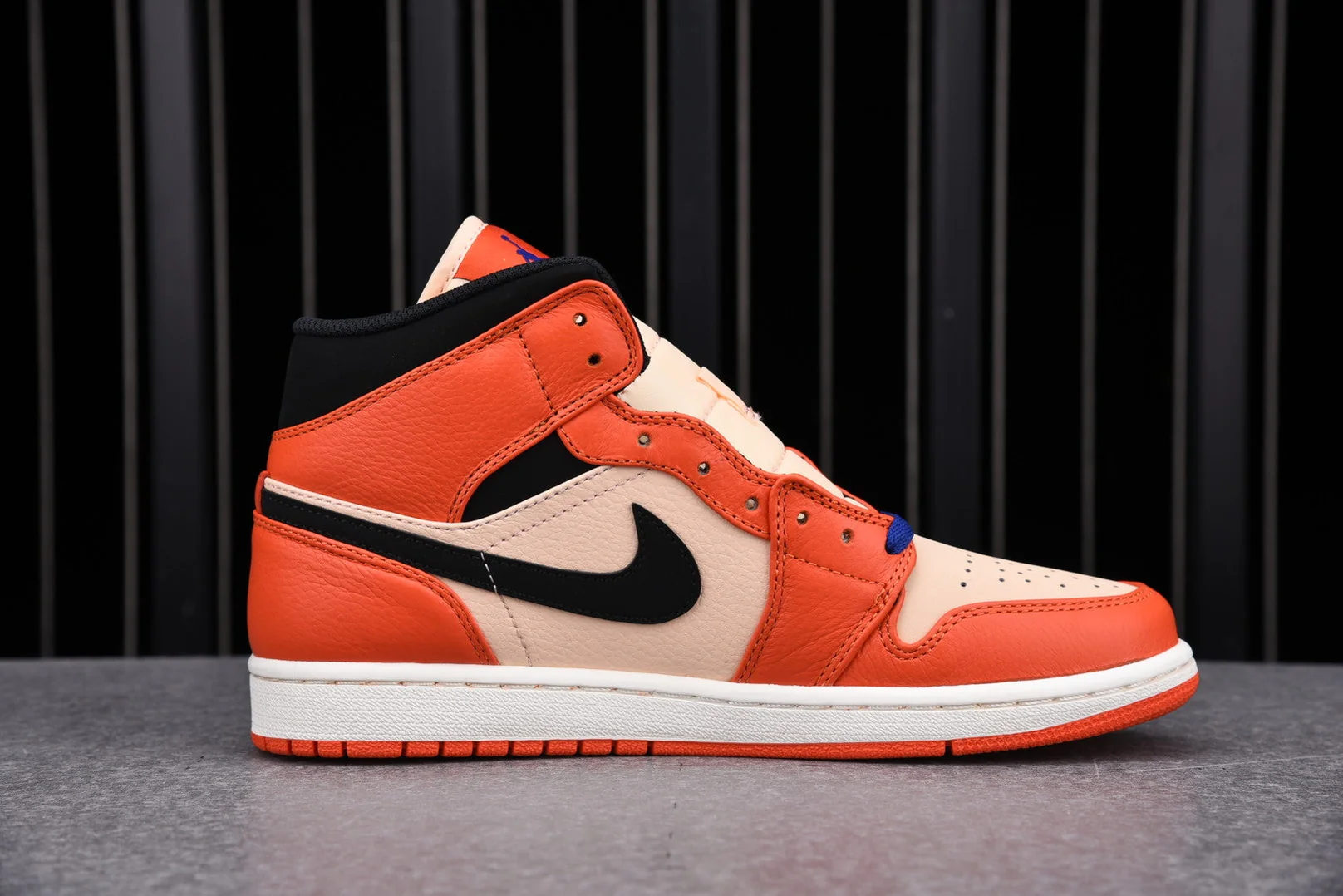 AJ1 Retro Mid SE 'Team Orange'