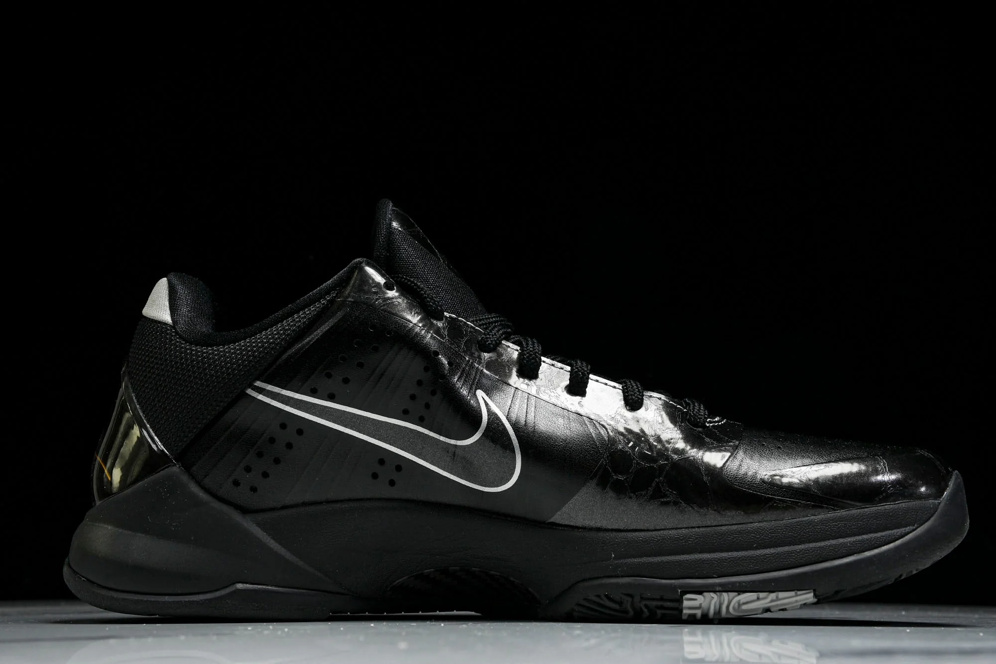 Kobe 5 'Blackout'