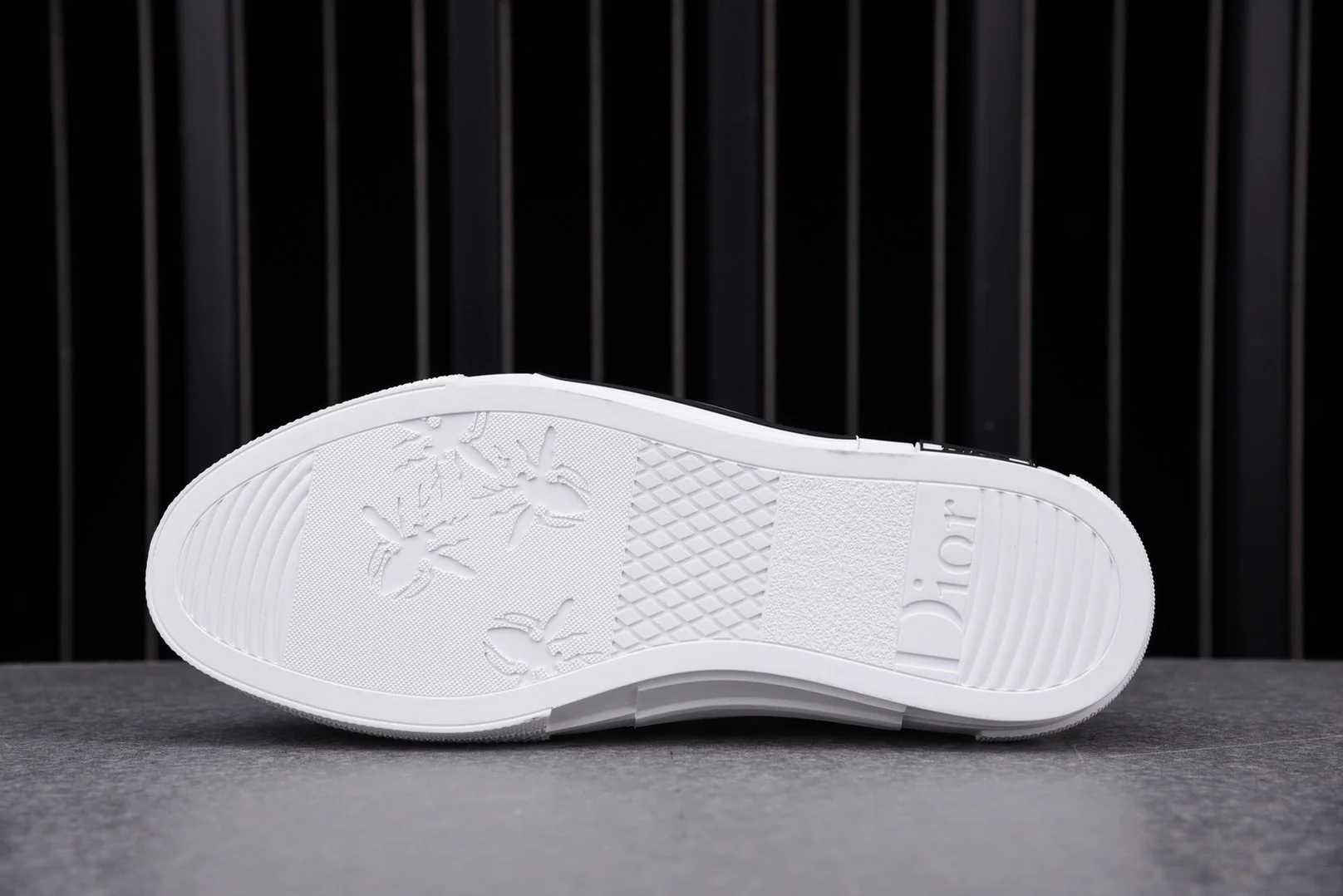 D1or B23 High 'Oblique White'