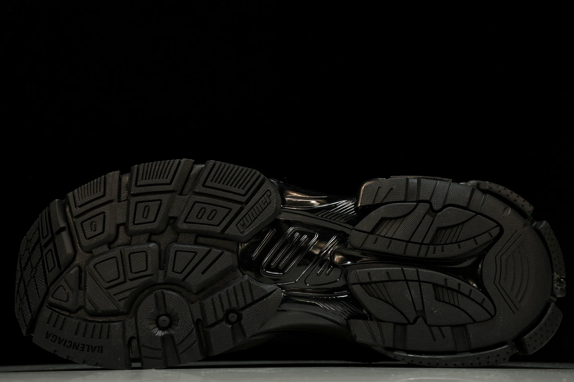 Runner 'Triple Black - Matte'