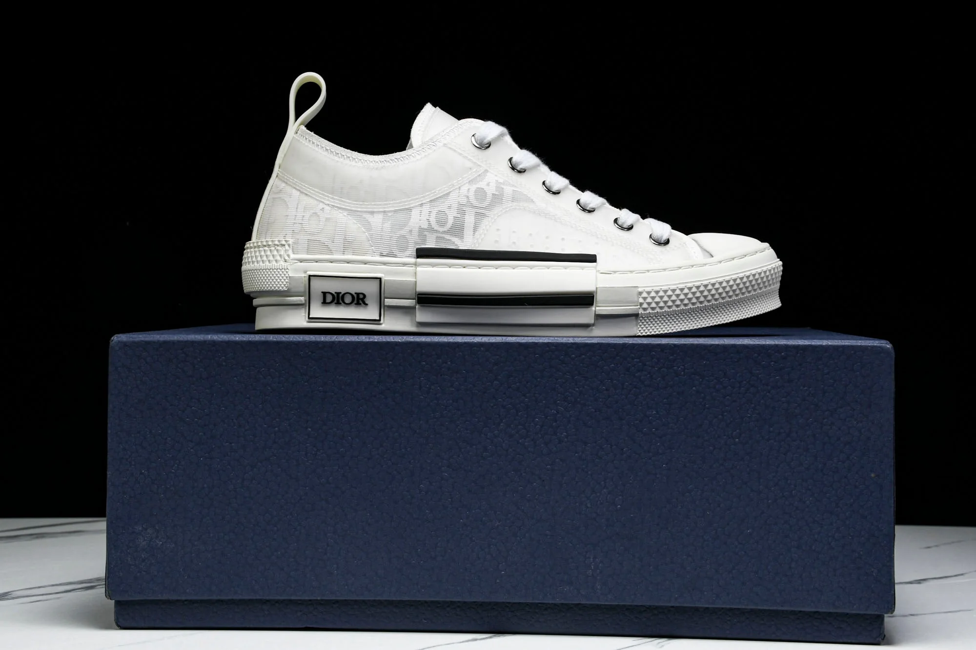 D1or B23 Low 'Oblique White'