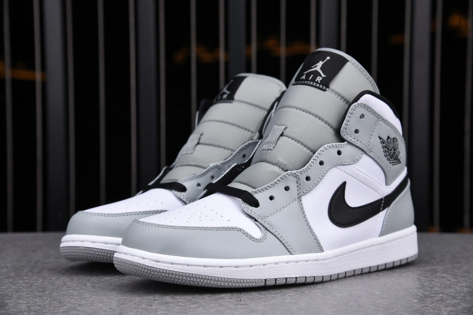 AJ1 Mid 'Smoke Grey'