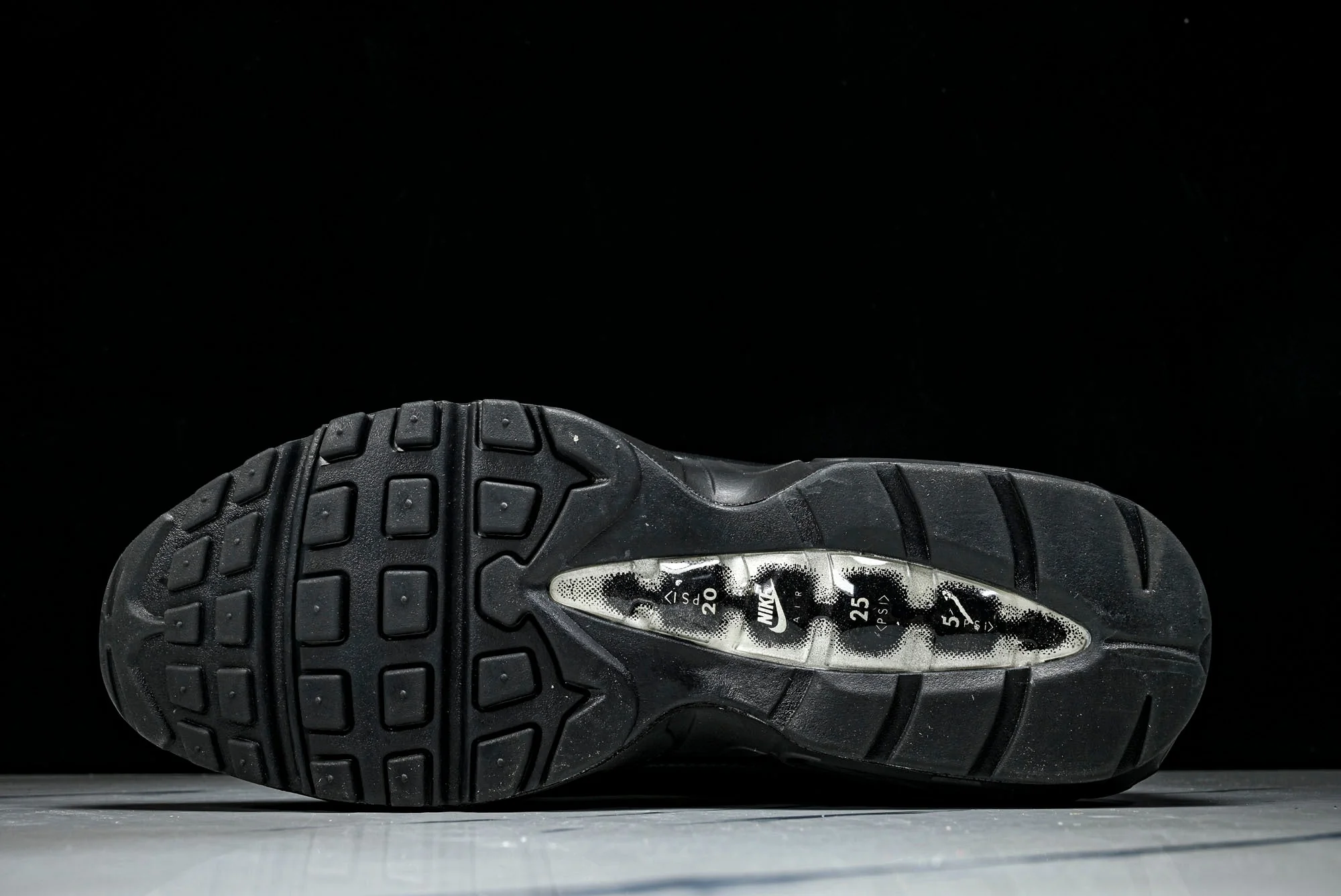 Supreme x AM95 Lux 'Black'