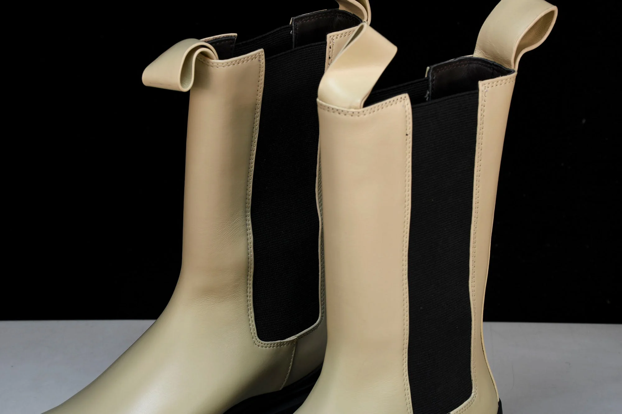 Вottega Veneta Tire Chelsea Boots 'Sea Salt Black'