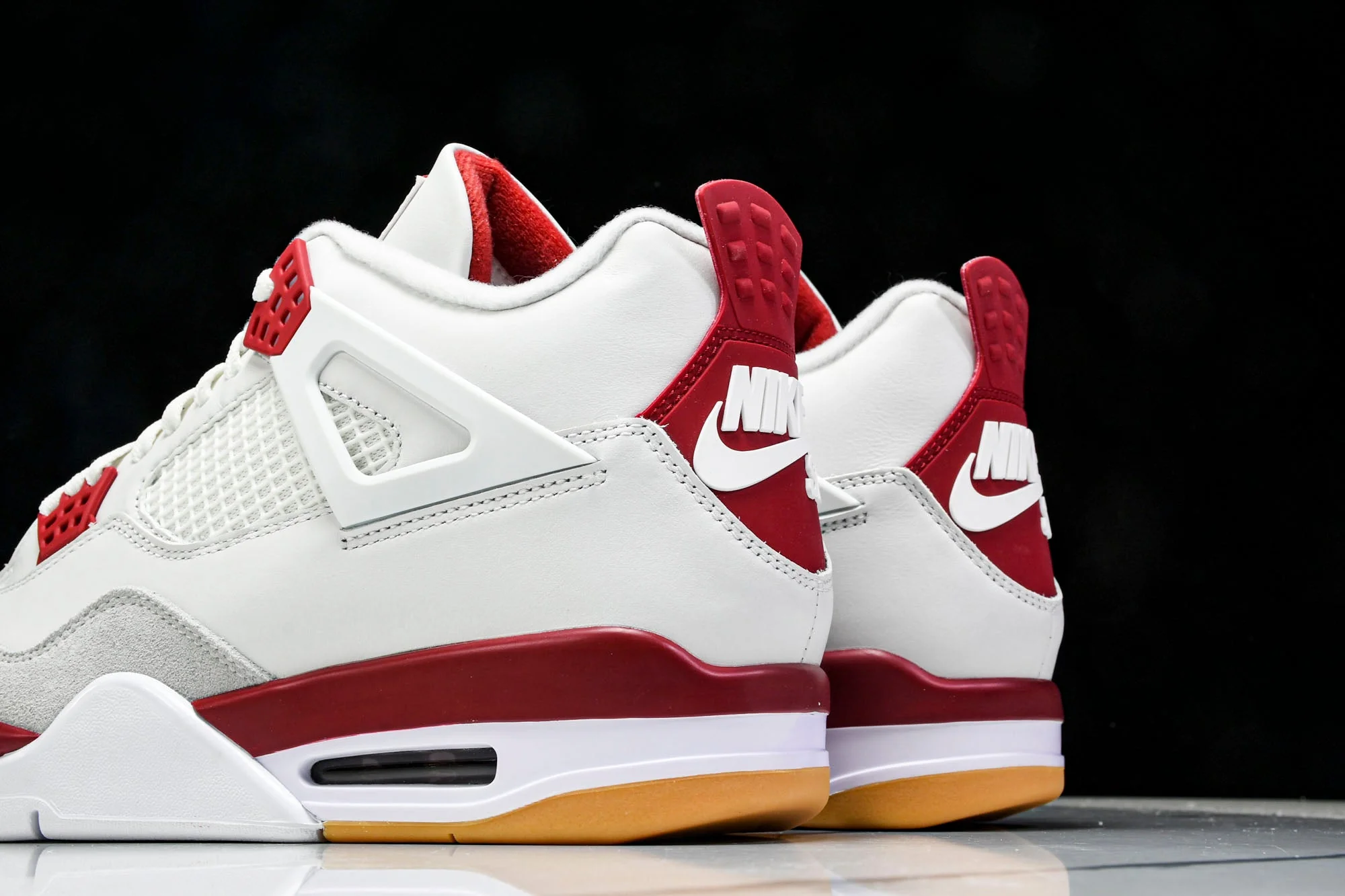 AJ4 Retro SB 'Varsity Red' (Friends & Family)