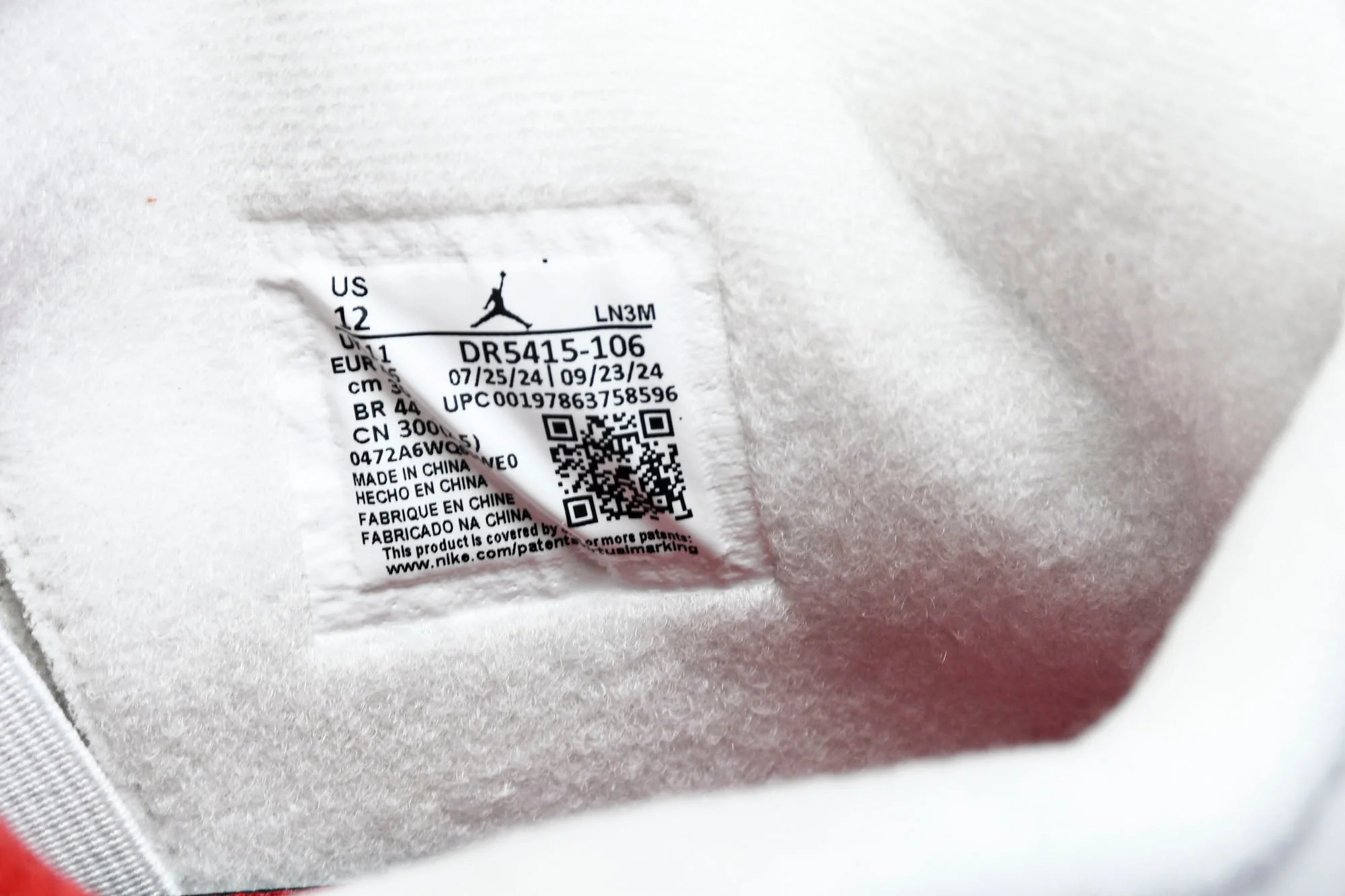 AJ4 Retro SB 'Varsity Red' (Friends & Family)