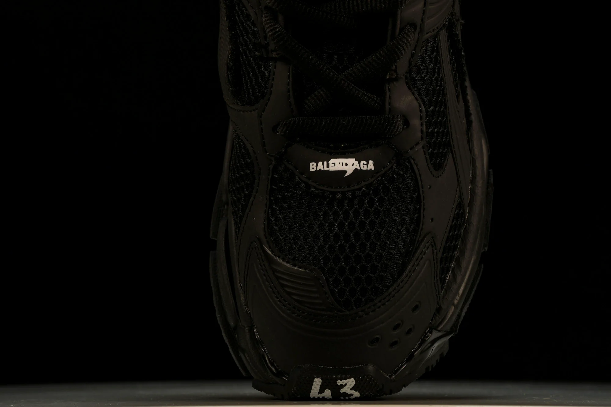 Runner 'Triple Black - Matte'