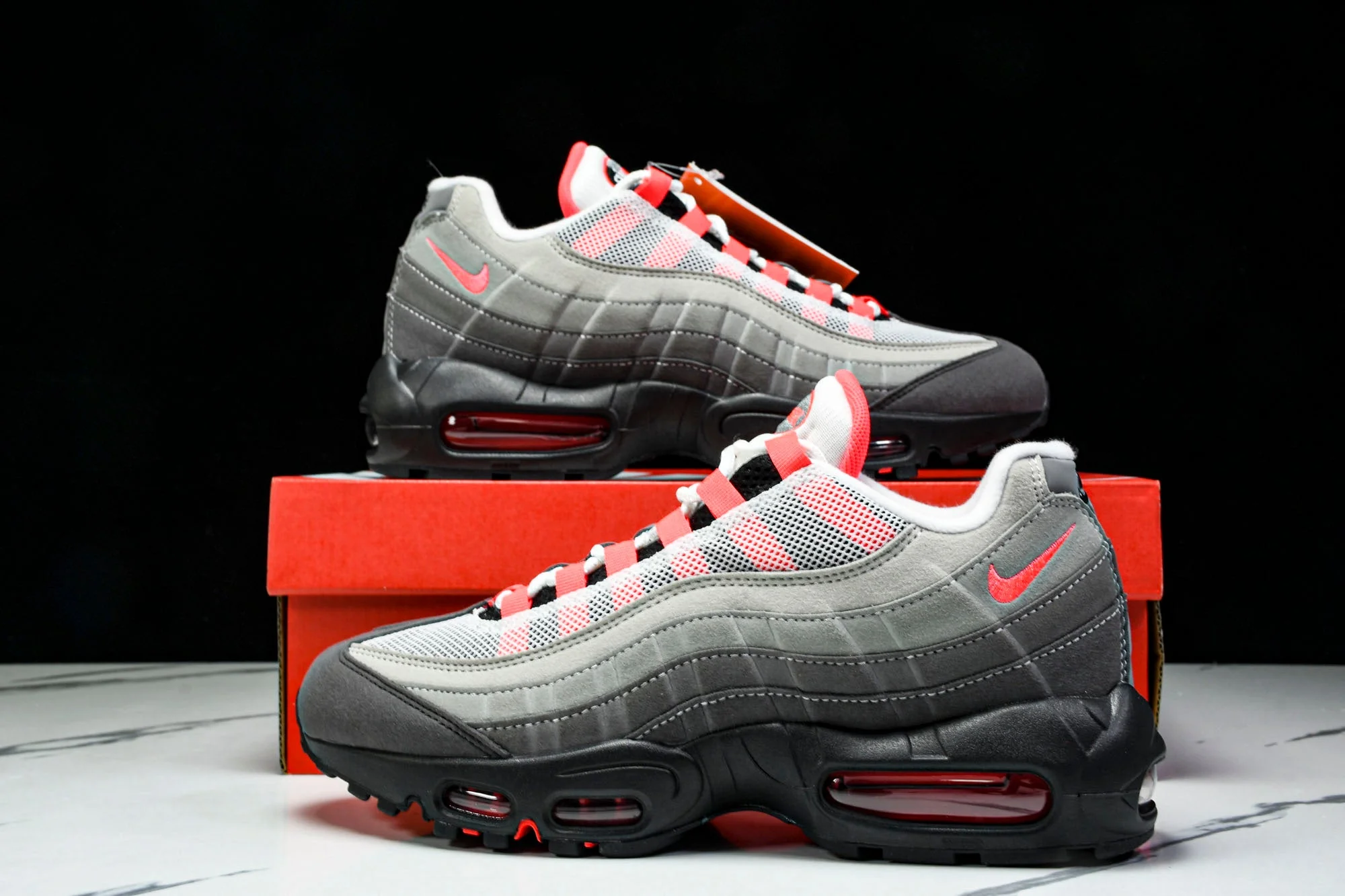 AM95 OG 'Solar Red'