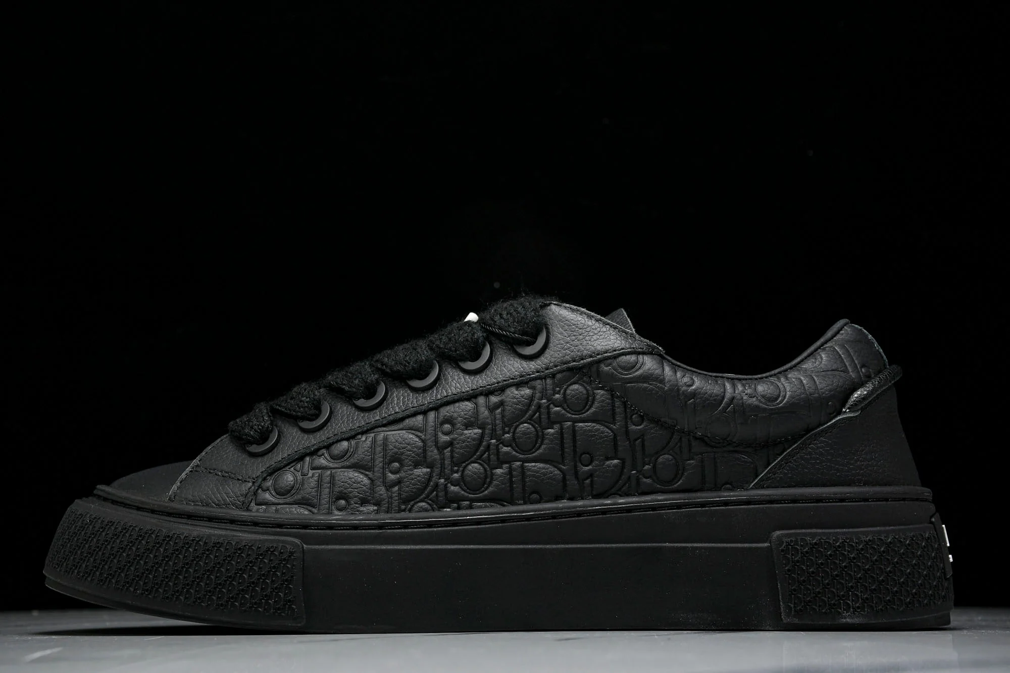 D1or B33 Gravity Leather 'Oblique Triple Black'