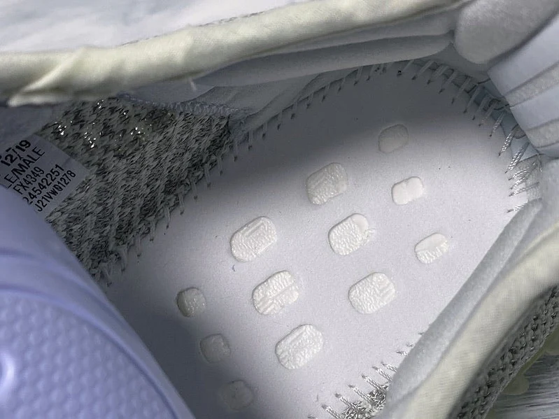 Yzy Boost 350 v2 Yeshaya Reflective