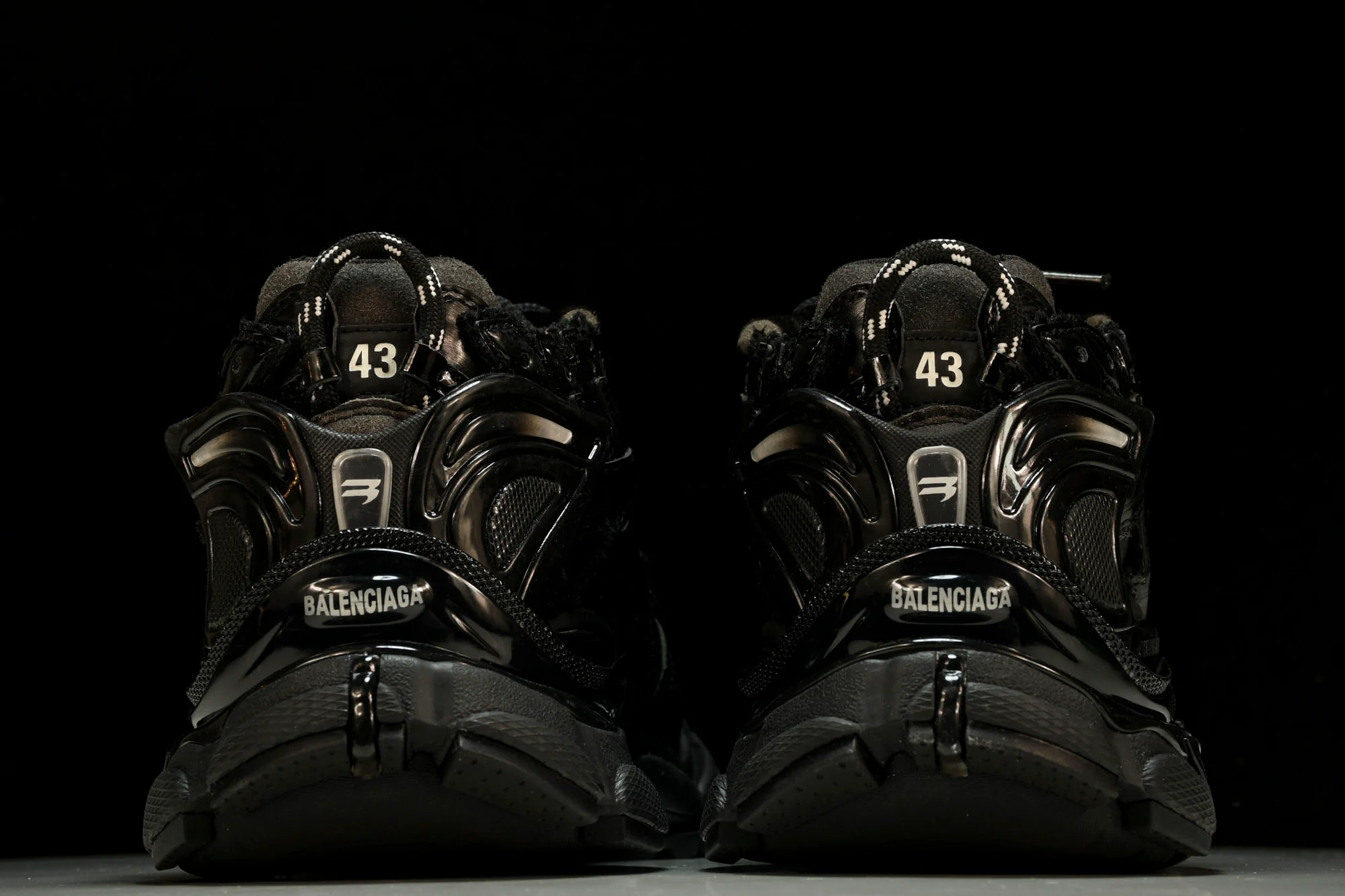 Runner 'Triple Black - Glossy'